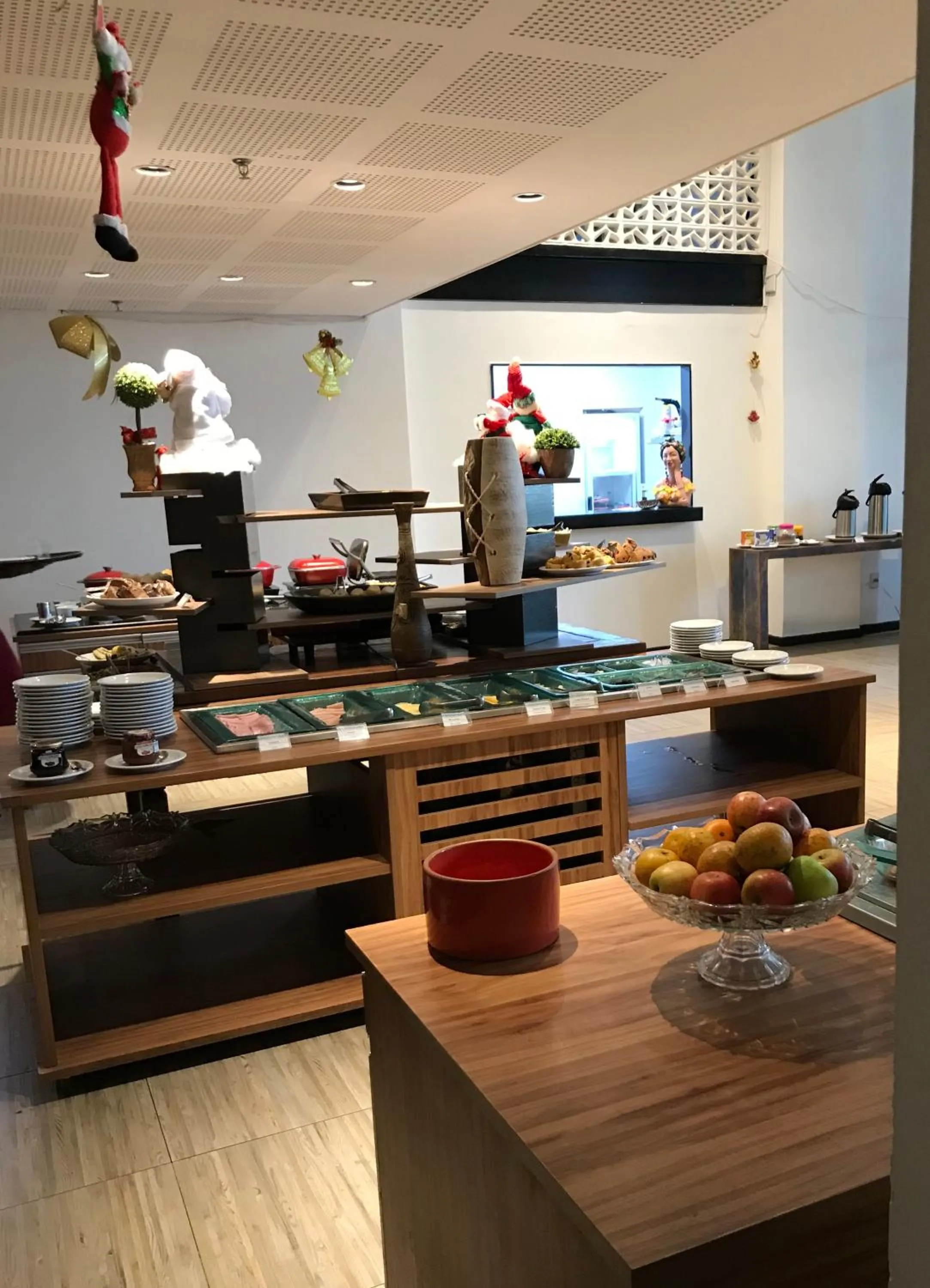 Buffet breakfast in Boulevard Residencial