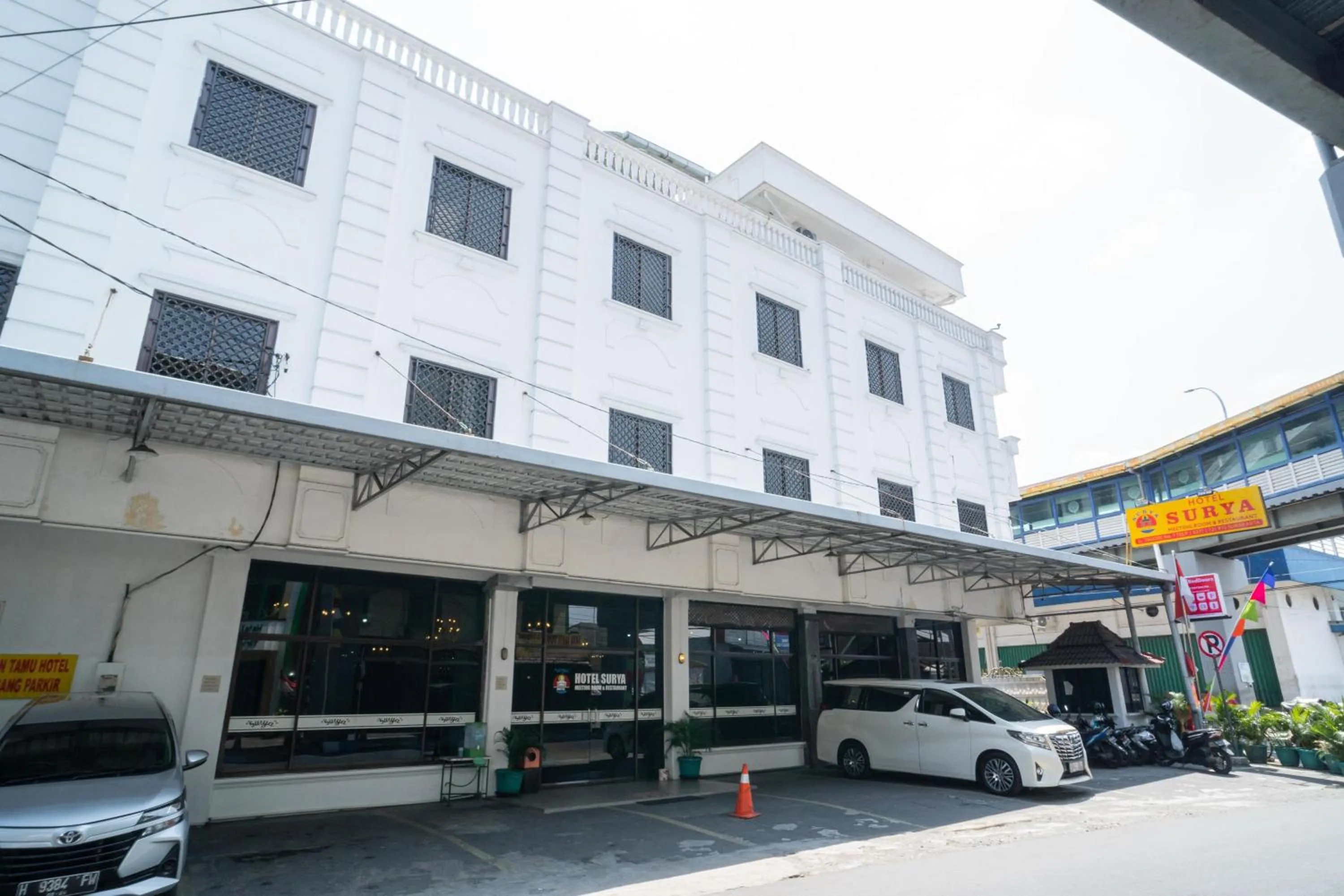 Property building in RedDoorz Plus at Hotel Surya Solo