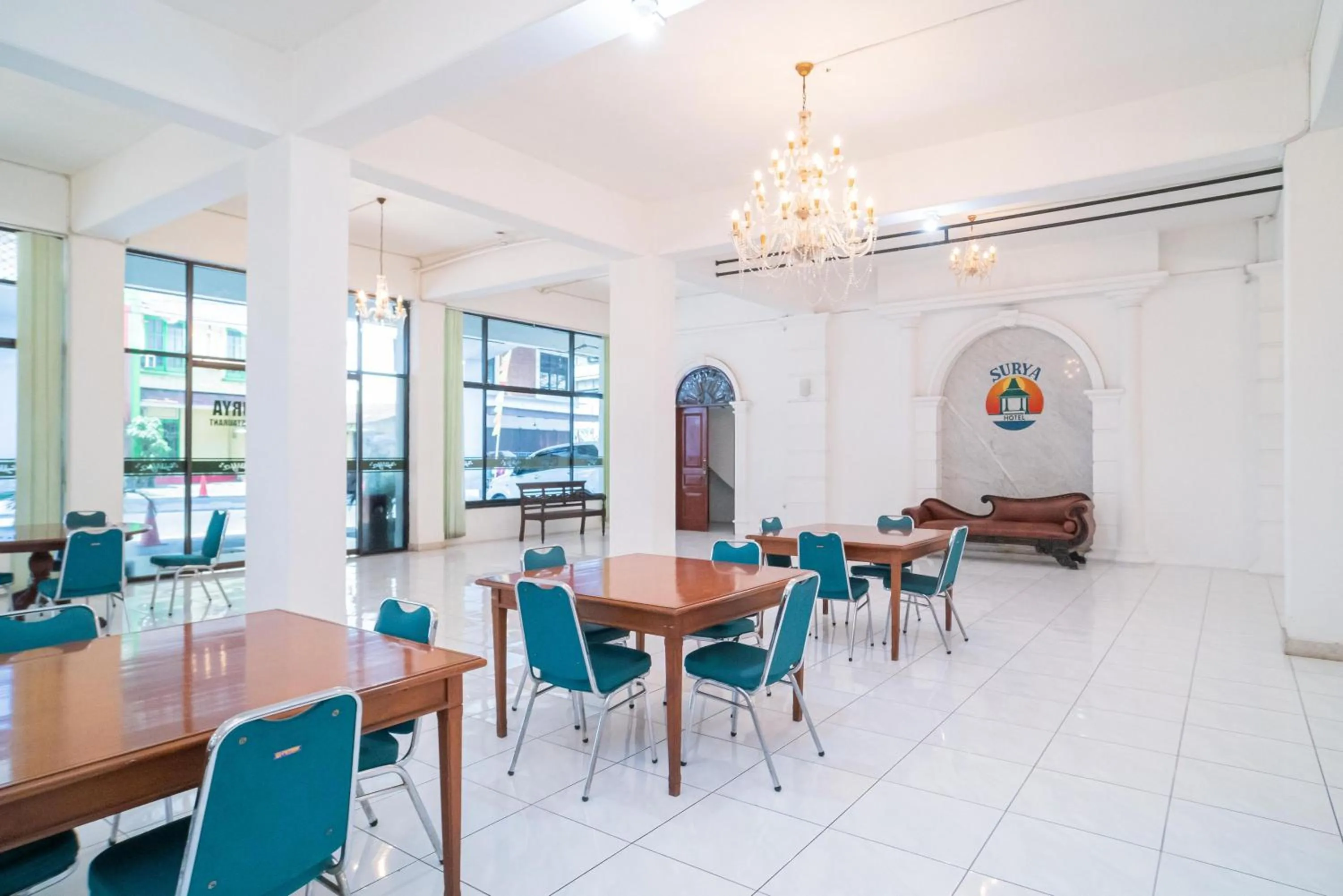 Dining area in RedDoorz Plus at Hotel Surya Solo