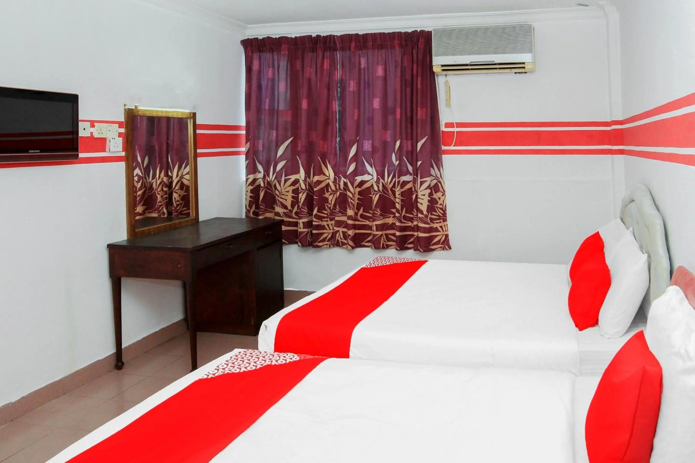 Bedroom, Bed in OYO 1173 Mandyrin Hotel