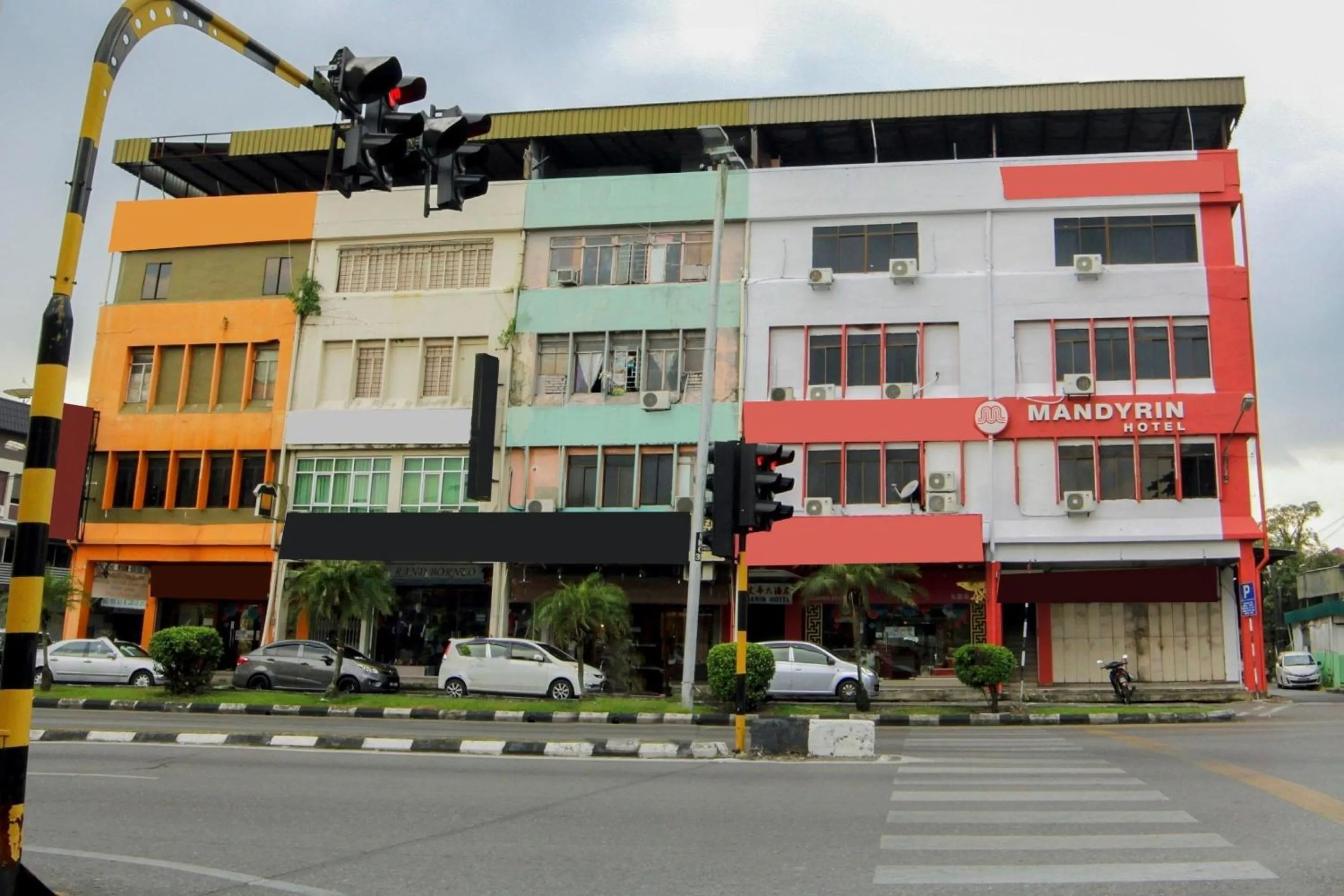 Facade/entrance in OYO 1173 Mandyrin Hotel