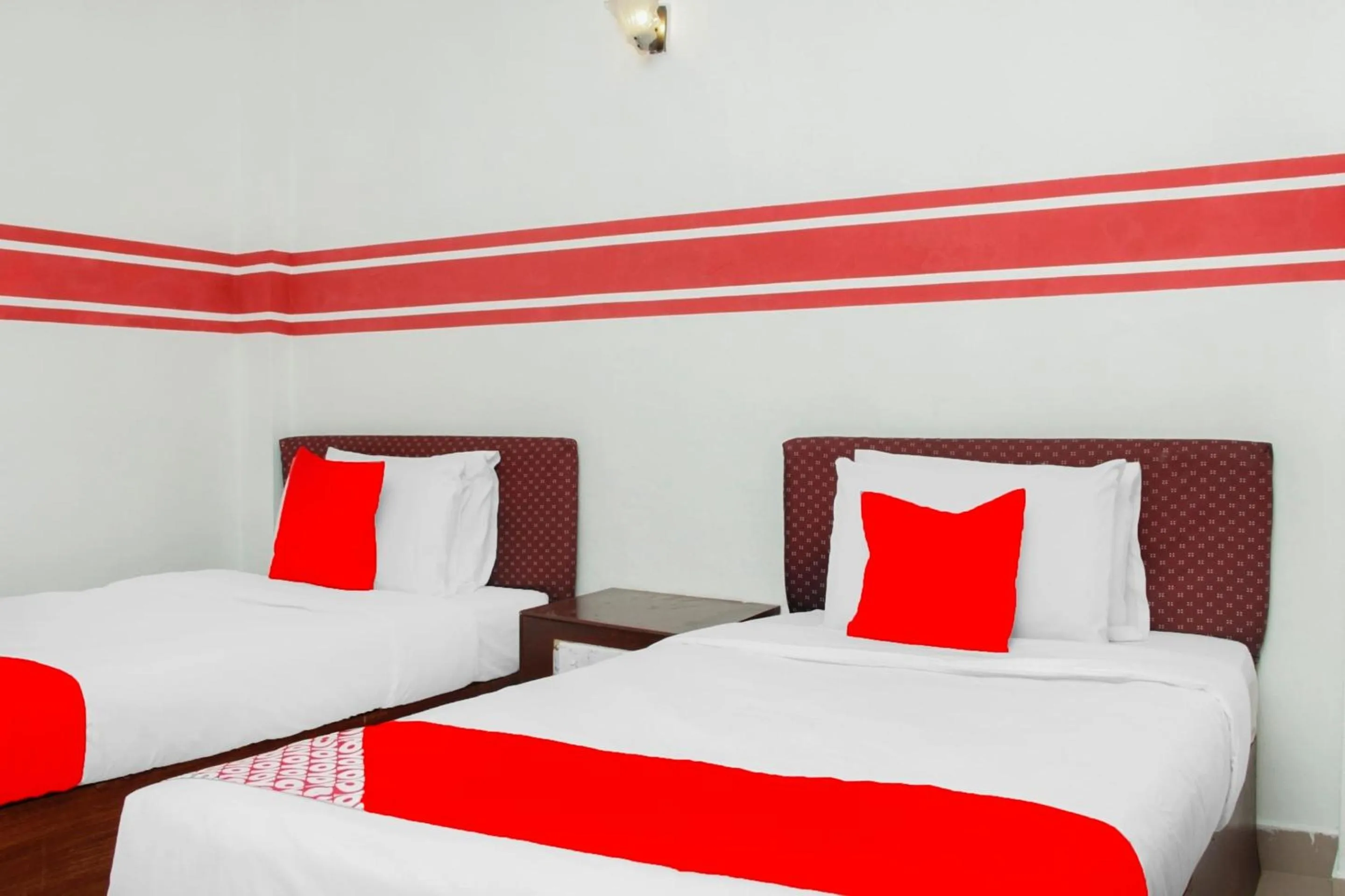 Bedroom, Bed in OYO 1173 Mandyrin Hotel