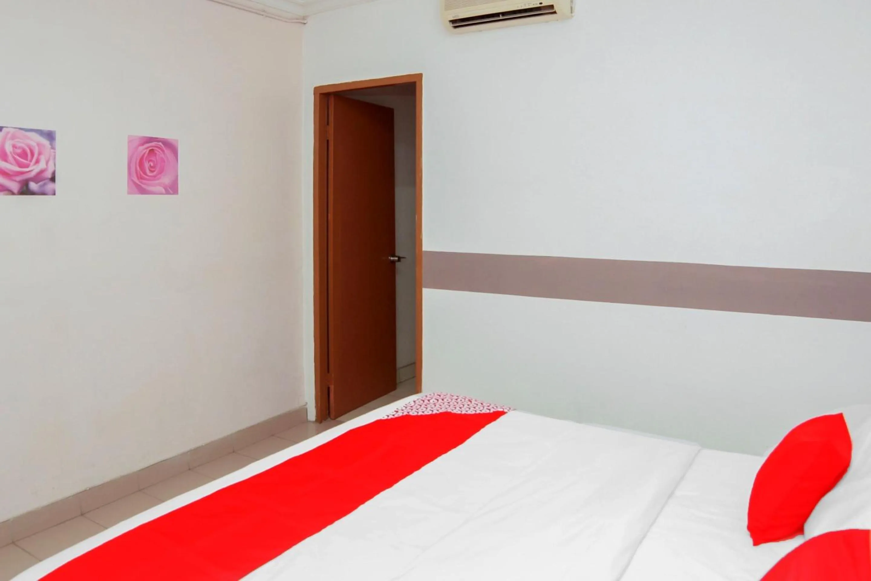 Bedroom, Bed in OYO 1173 Mandyrin Hotel