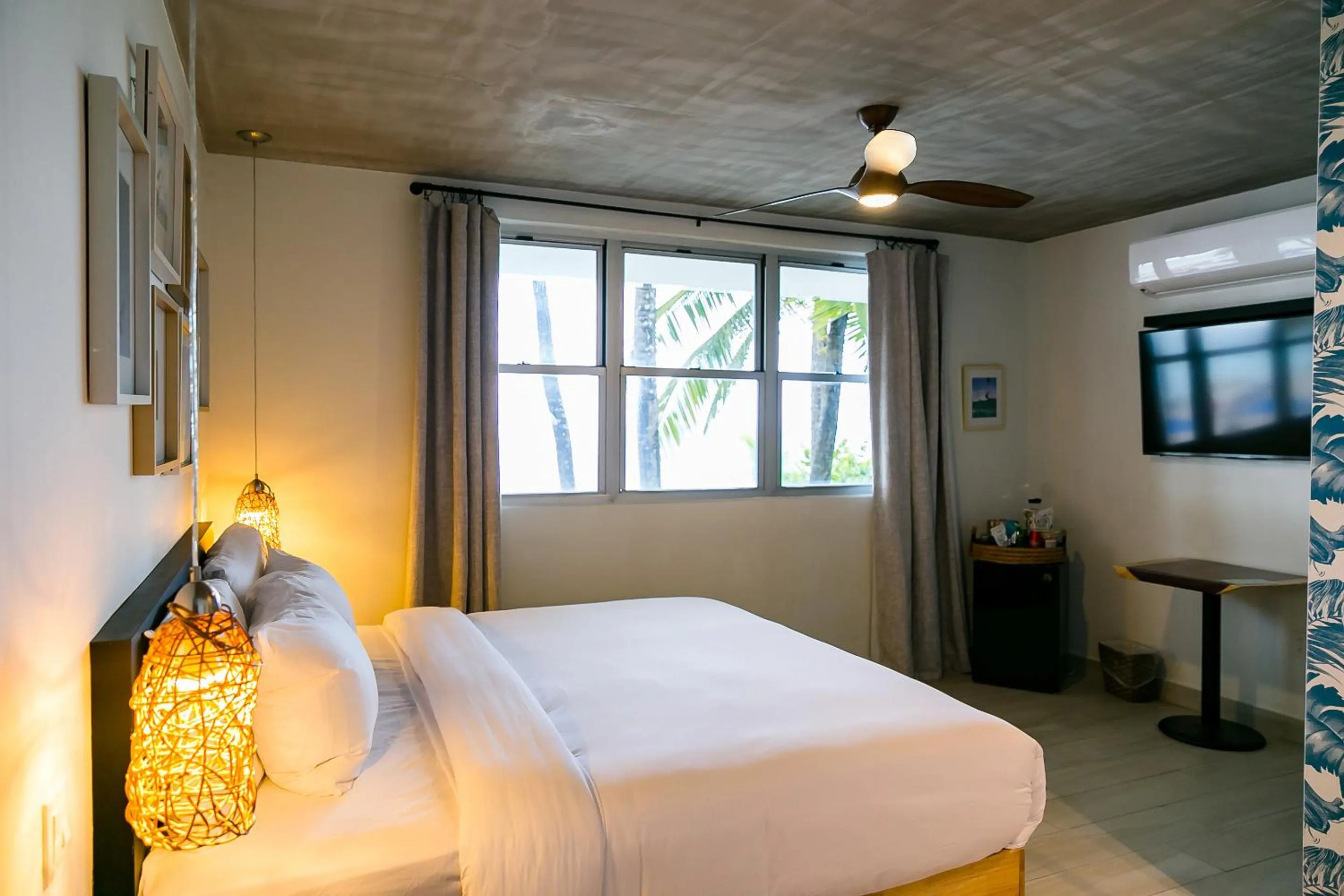 Bed in Numero Uno Beach House