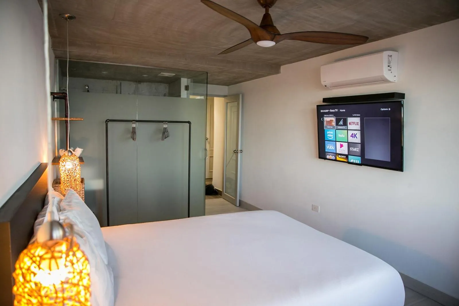 Bed in Numero Uno Beach House