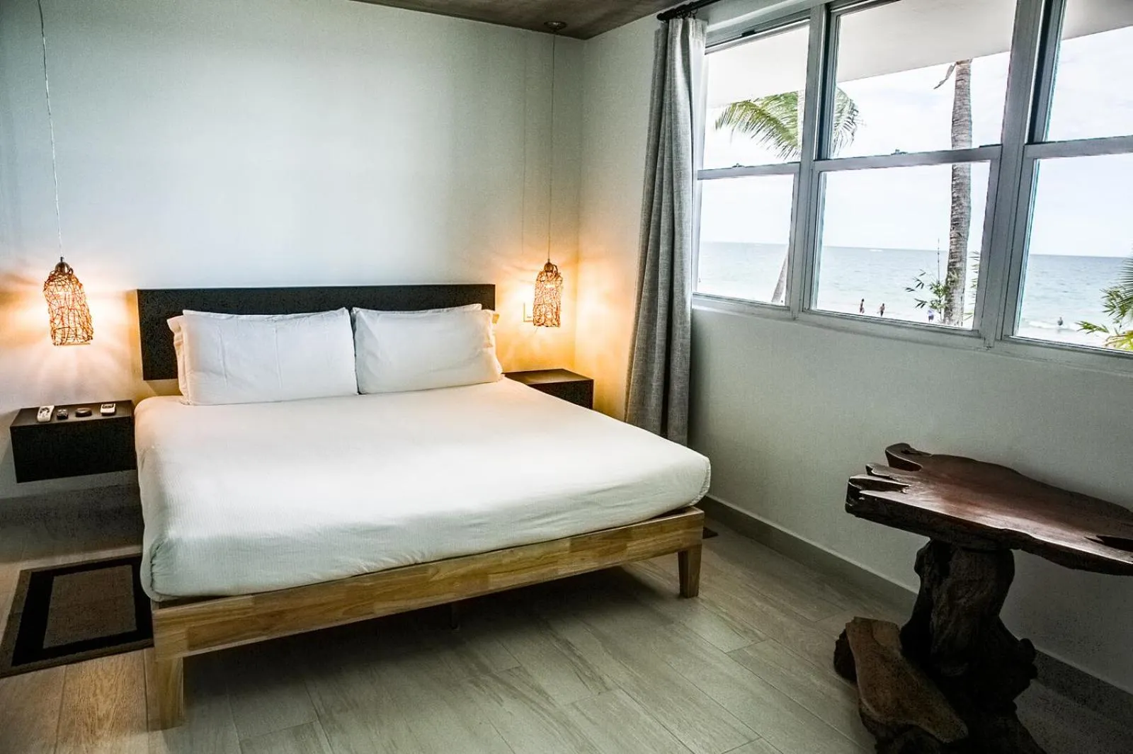 Bed in Numero Uno Beach House