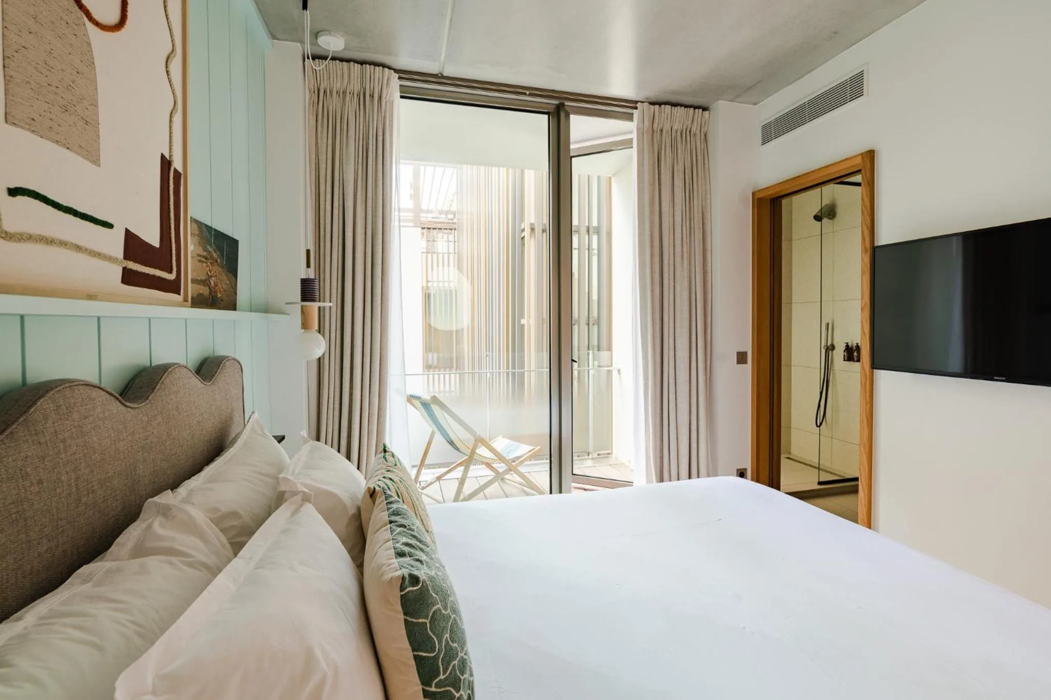 Photo of the whole room, Bed in Hôtel de La Plage