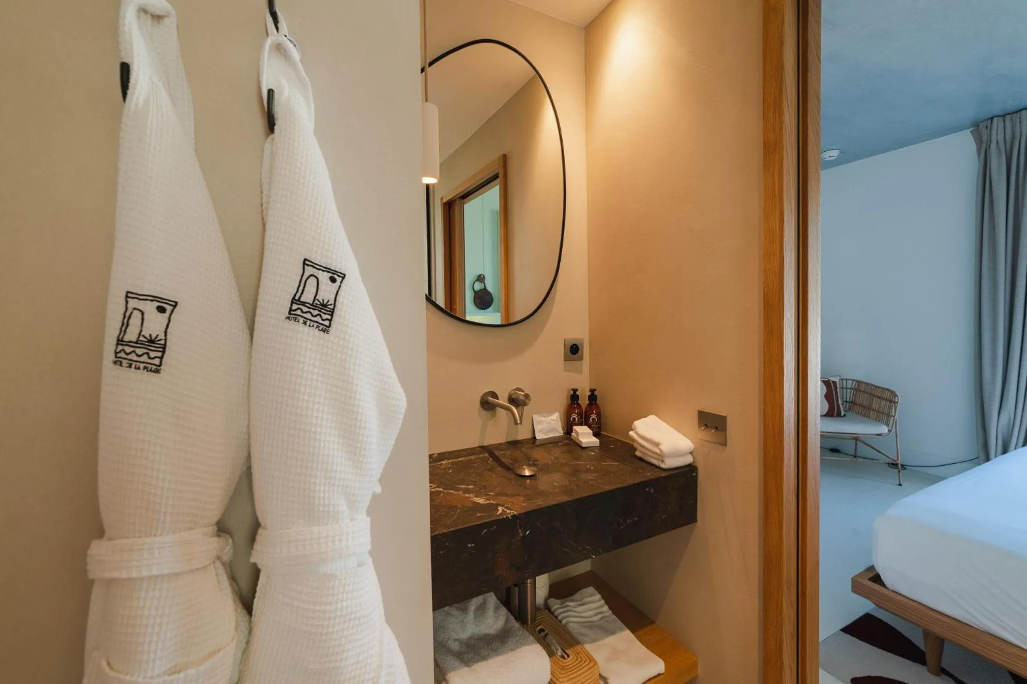 Bathroom, Bed in Hôtel de La Plage