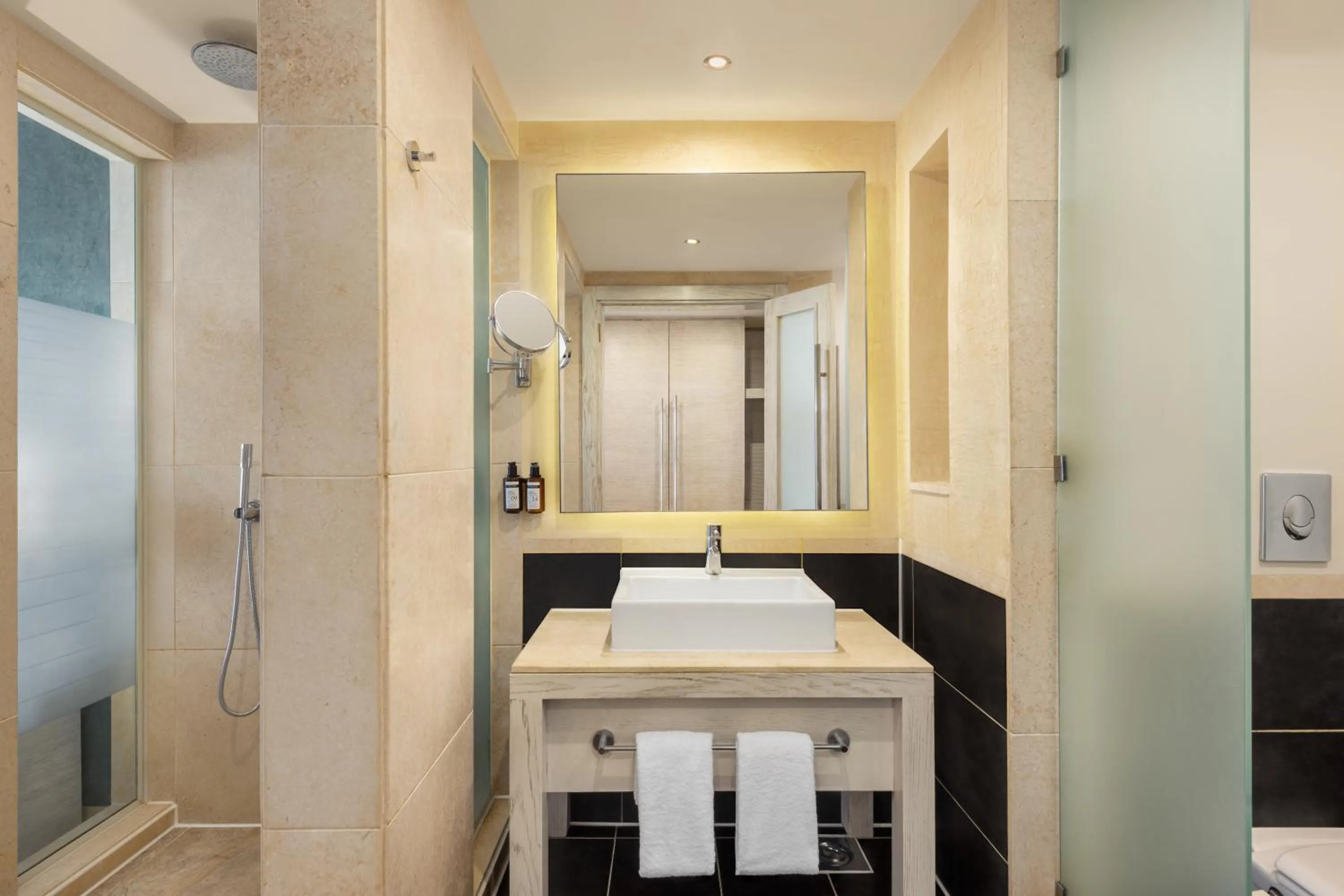 Shower in Movenpick Waterpark Resort & Spa Soma Bay