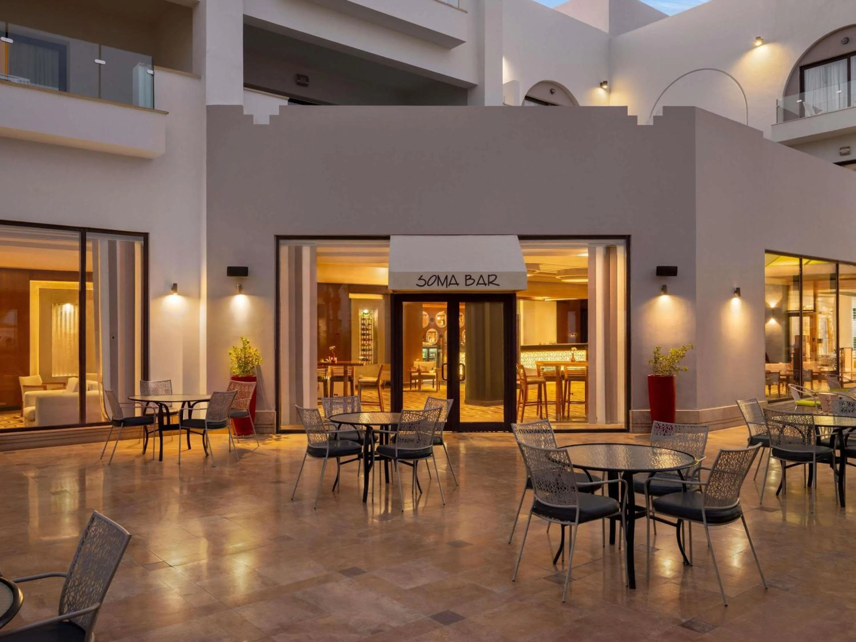 Lounge or bar in Movenpick Waterpark Resort & Spa Soma Bay
