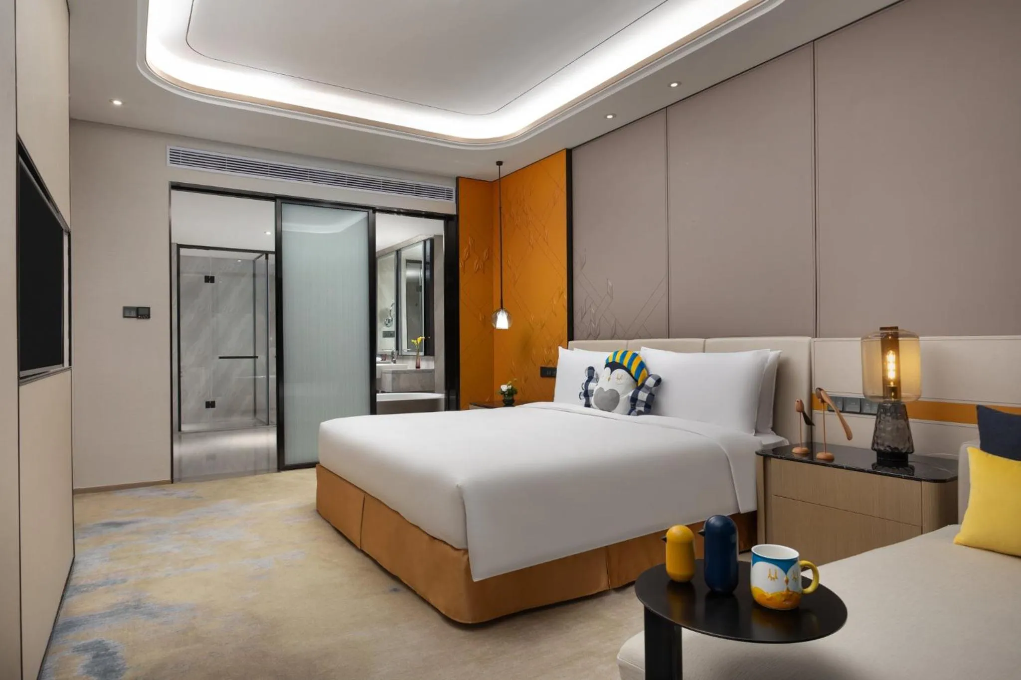 Photo of the whole room, Bed in voco Shanghai Hongqiao Hub by IHG