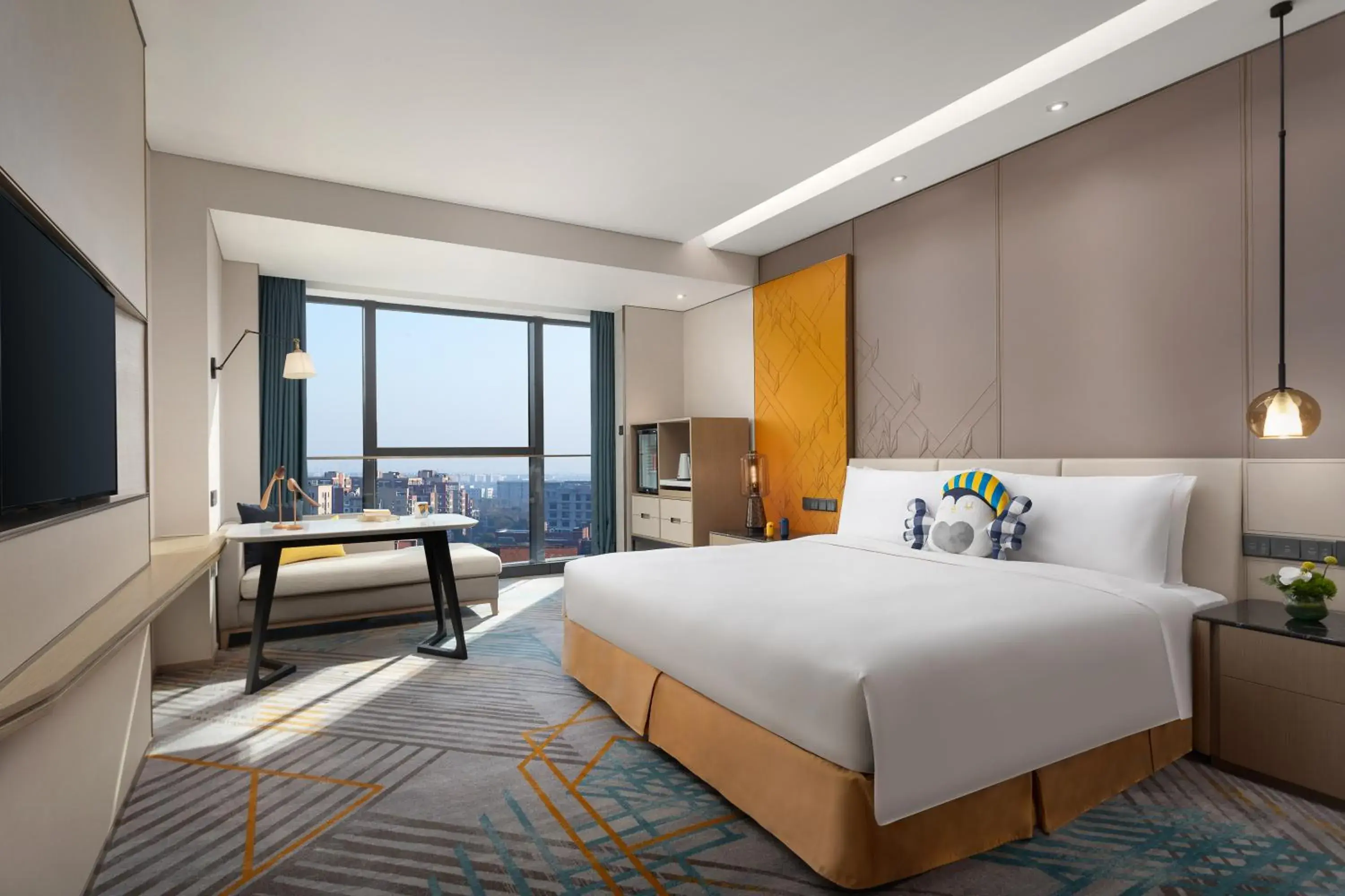 Standard King Room - High Floor in voco Shanghai Hongqiao Hub by IHG - 20 Mins drive to Shanghai Hongqiao Int'l Airport And NECC Standard King Room - High Floor in voco Shanghai Hongqiao Hub by IHG - 20 Mins drive to Shanghai Hongqiao Int'l Airport And NECC