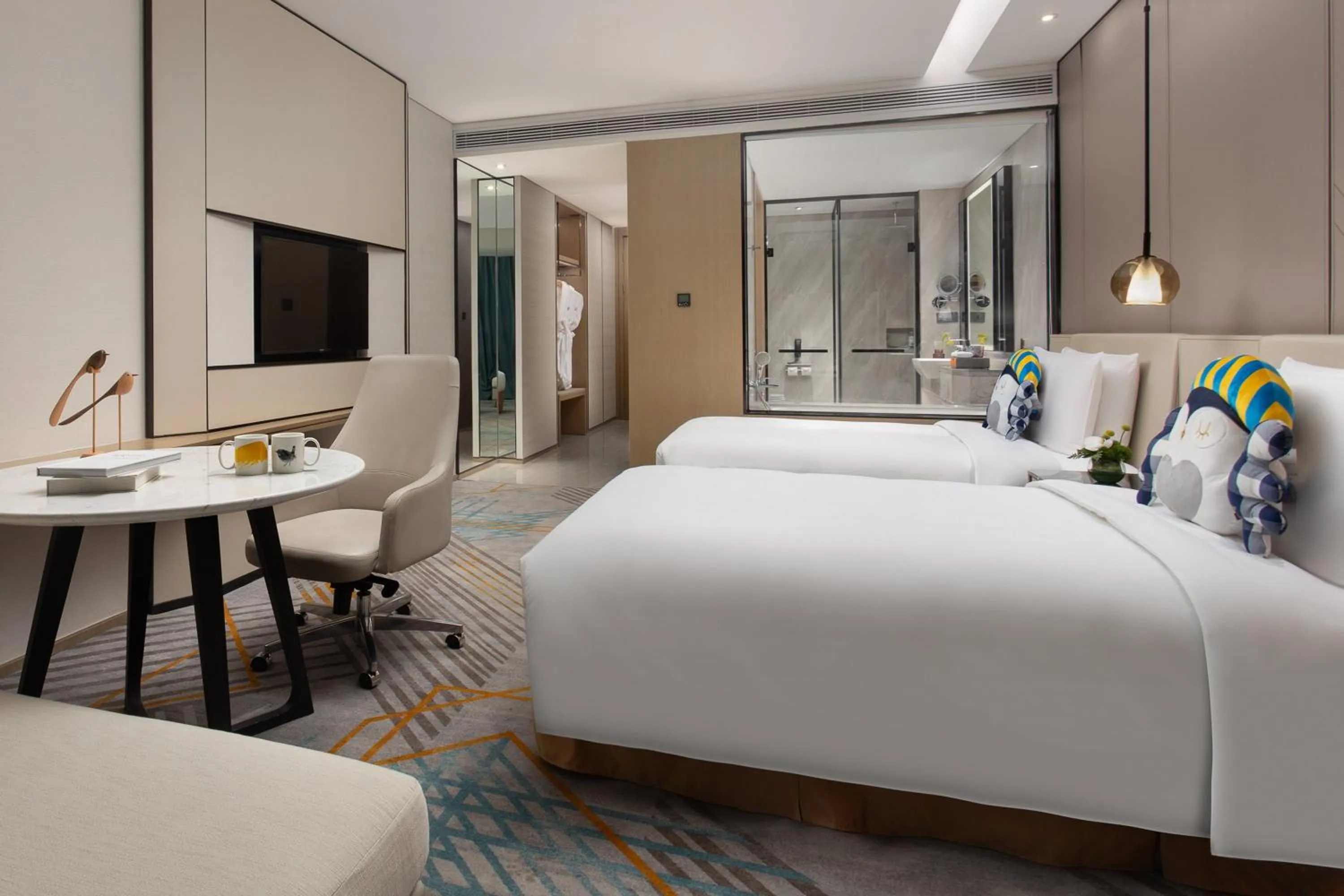Photo of the whole room, Bed in voco Shanghai Hongqiao Hub by IHG