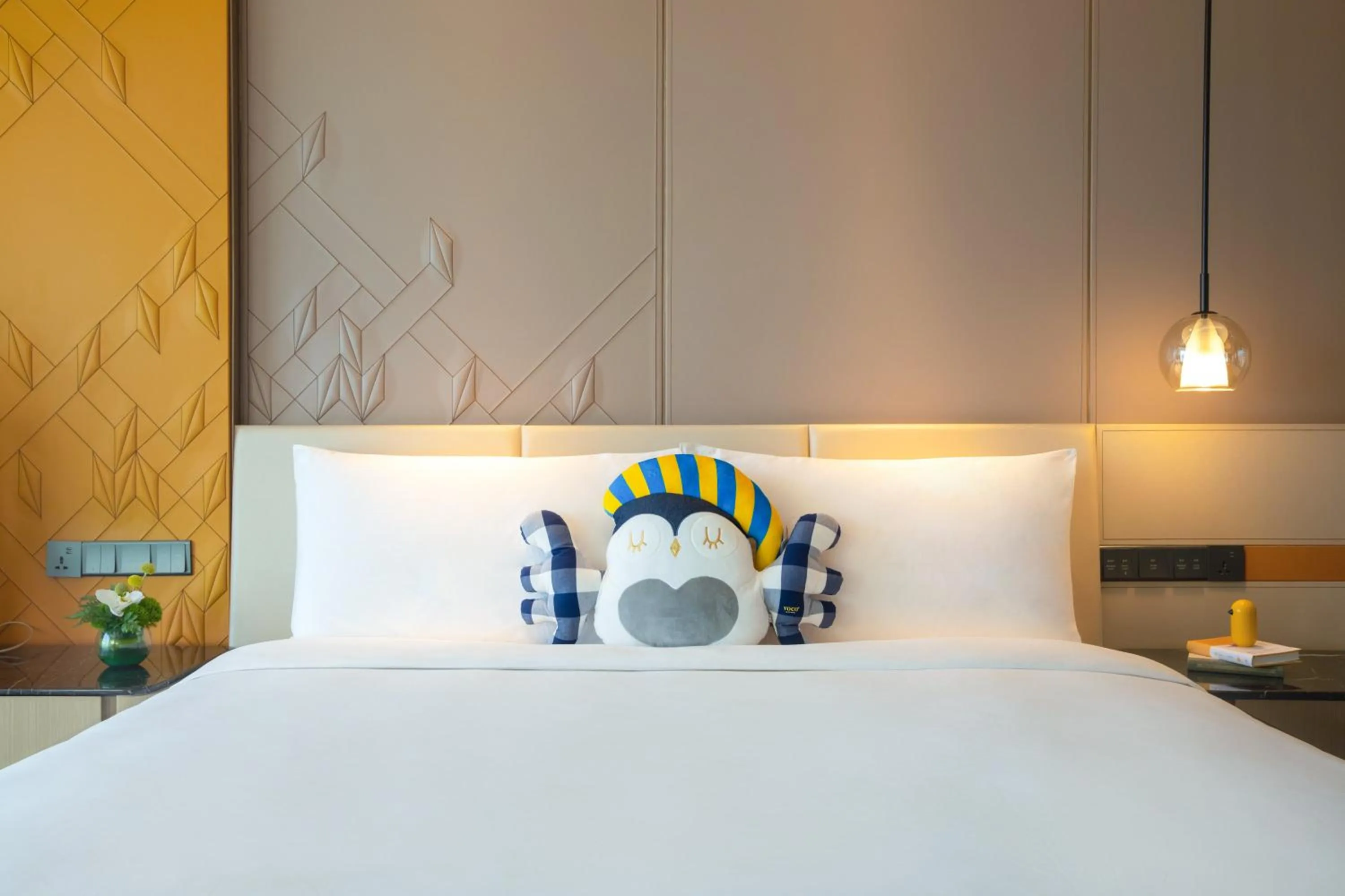 Photo of the whole room, Bed in voco Shanghai Hongqiao Hub by IHG