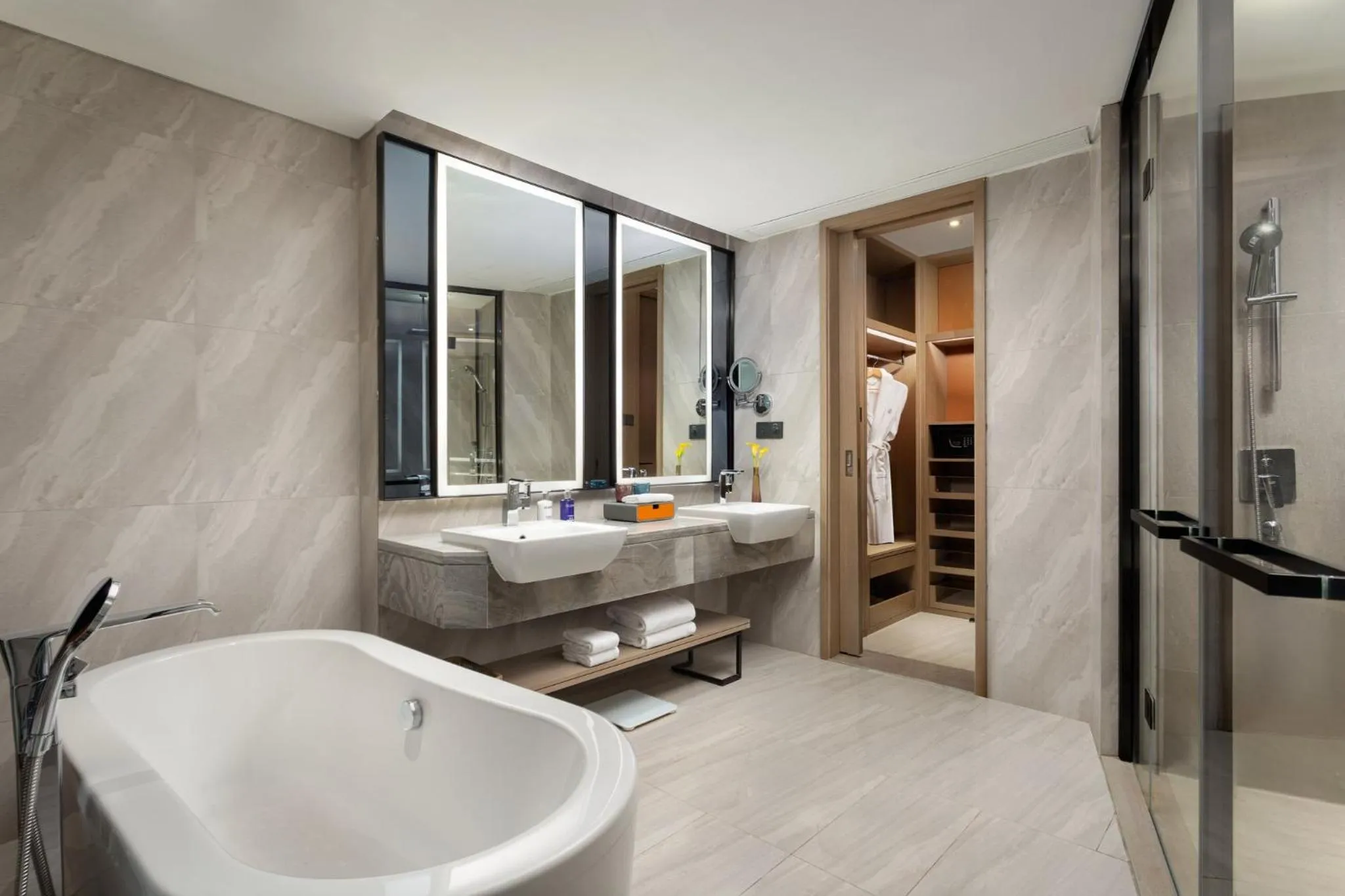 Photo of the whole room in voco Shanghai Hongqiao Hub by IHG