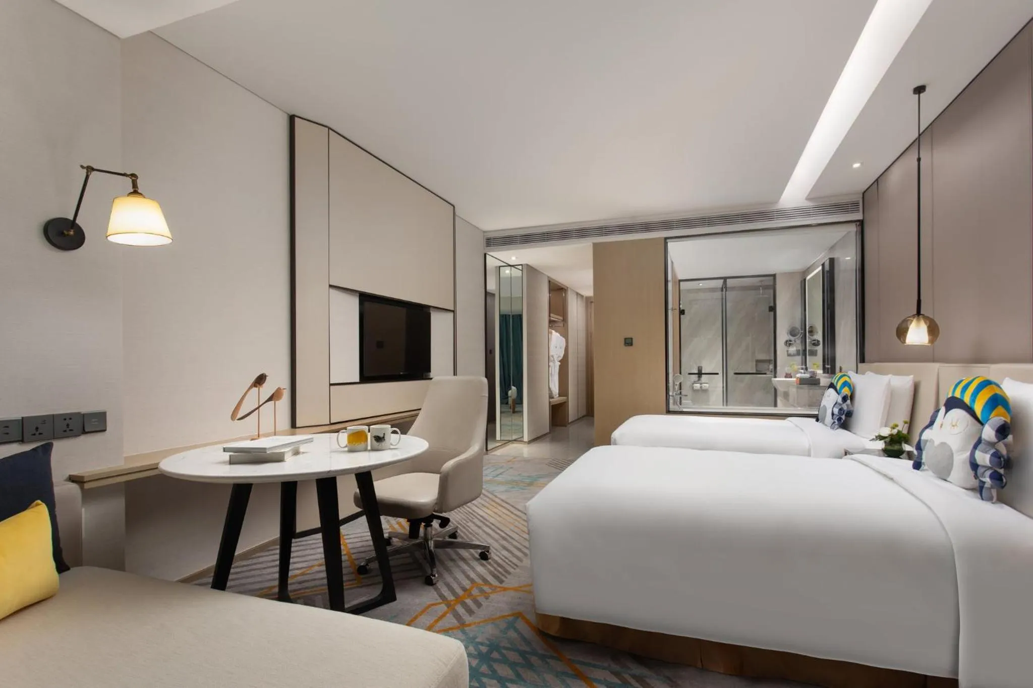 Photo of the whole room, Bed in voco Shanghai Hongqiao Hub by IHG