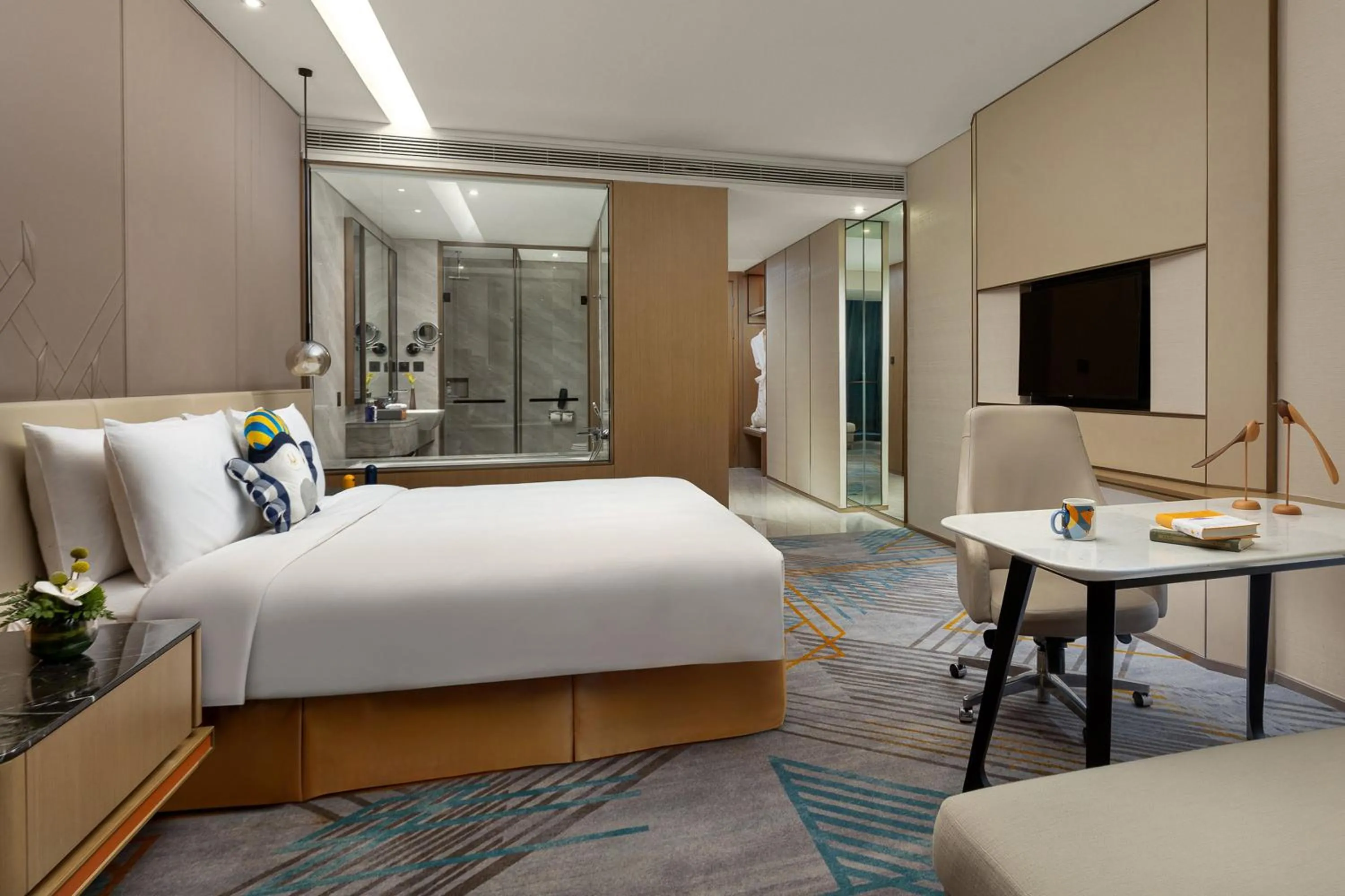 Photo of the whole room, Bed in voco Shanghai Hongqiao Hub by IHG