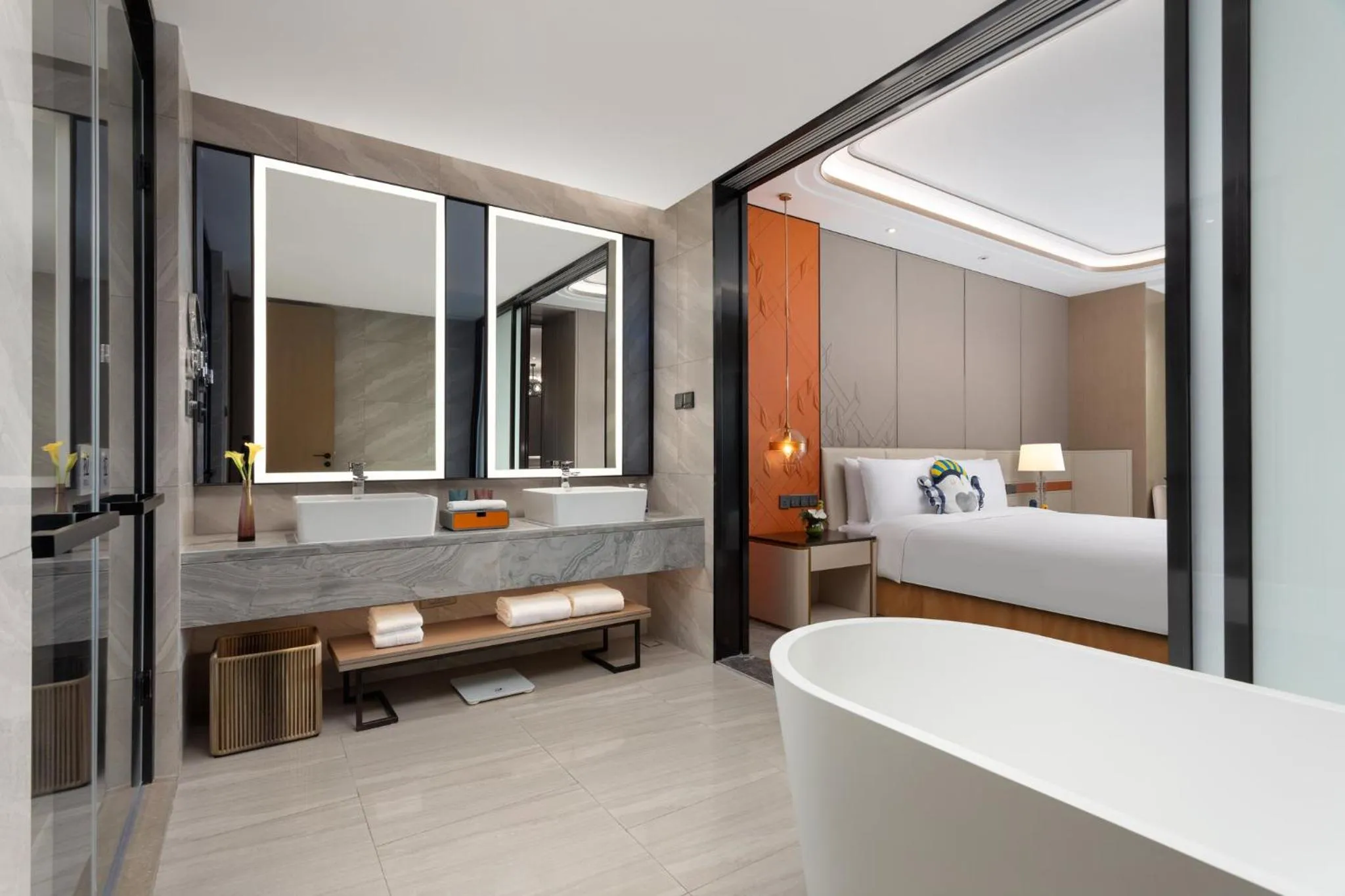 Photo of the whole room, Bed in voco Shanghai Hongqiao Hub by IHG