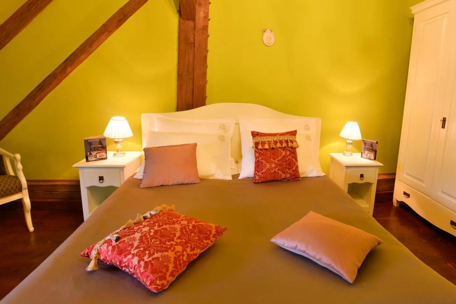 Bed in Casa Georgius Krauss Sighisoara