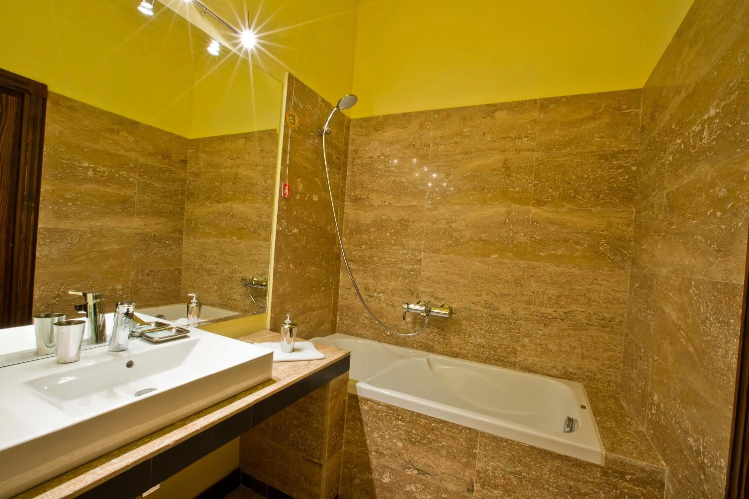 Bathroom in Casa Georgius Krauss Sighisoara