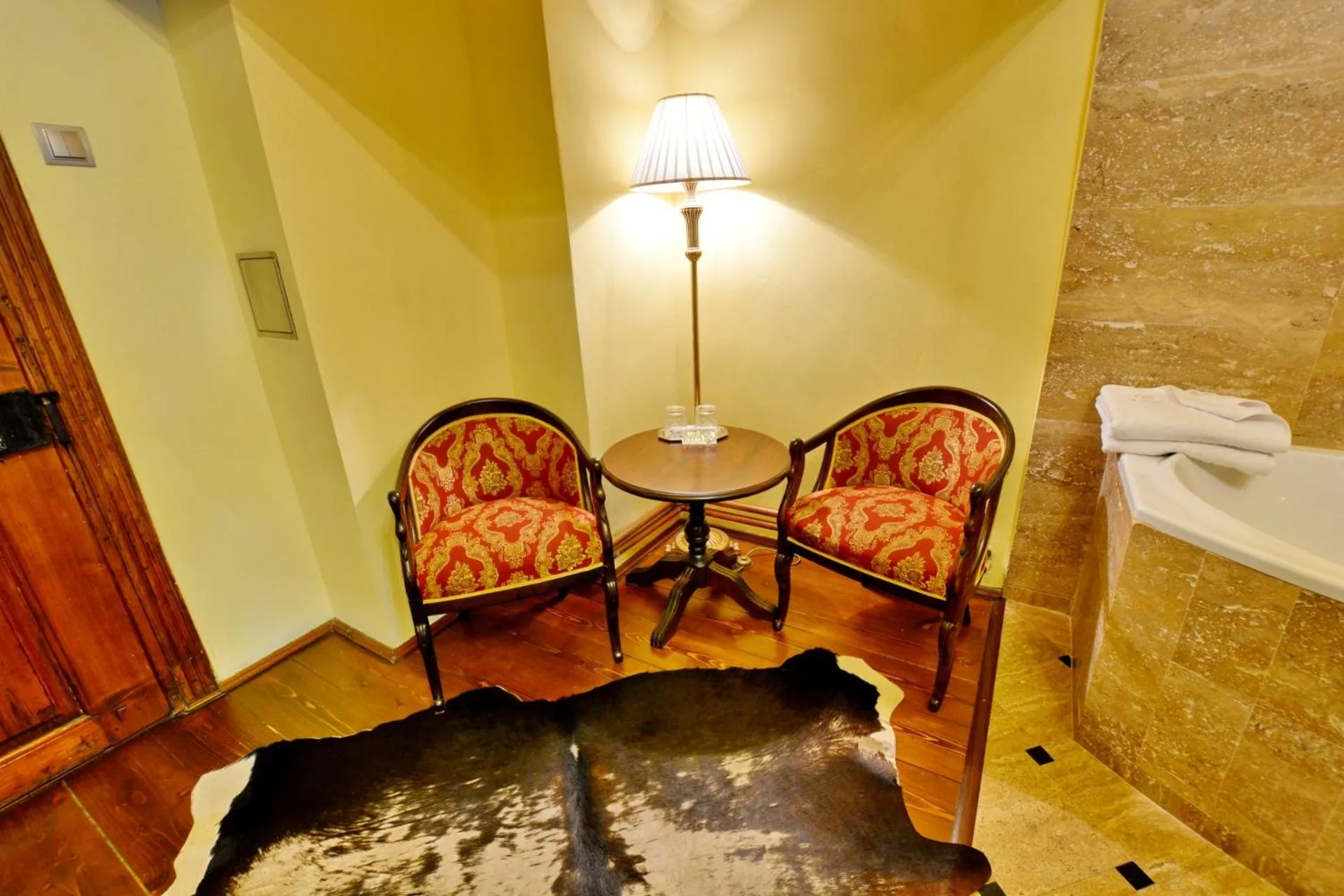 Photo of the whole room in Casa Georgius Krauss Sighisoara