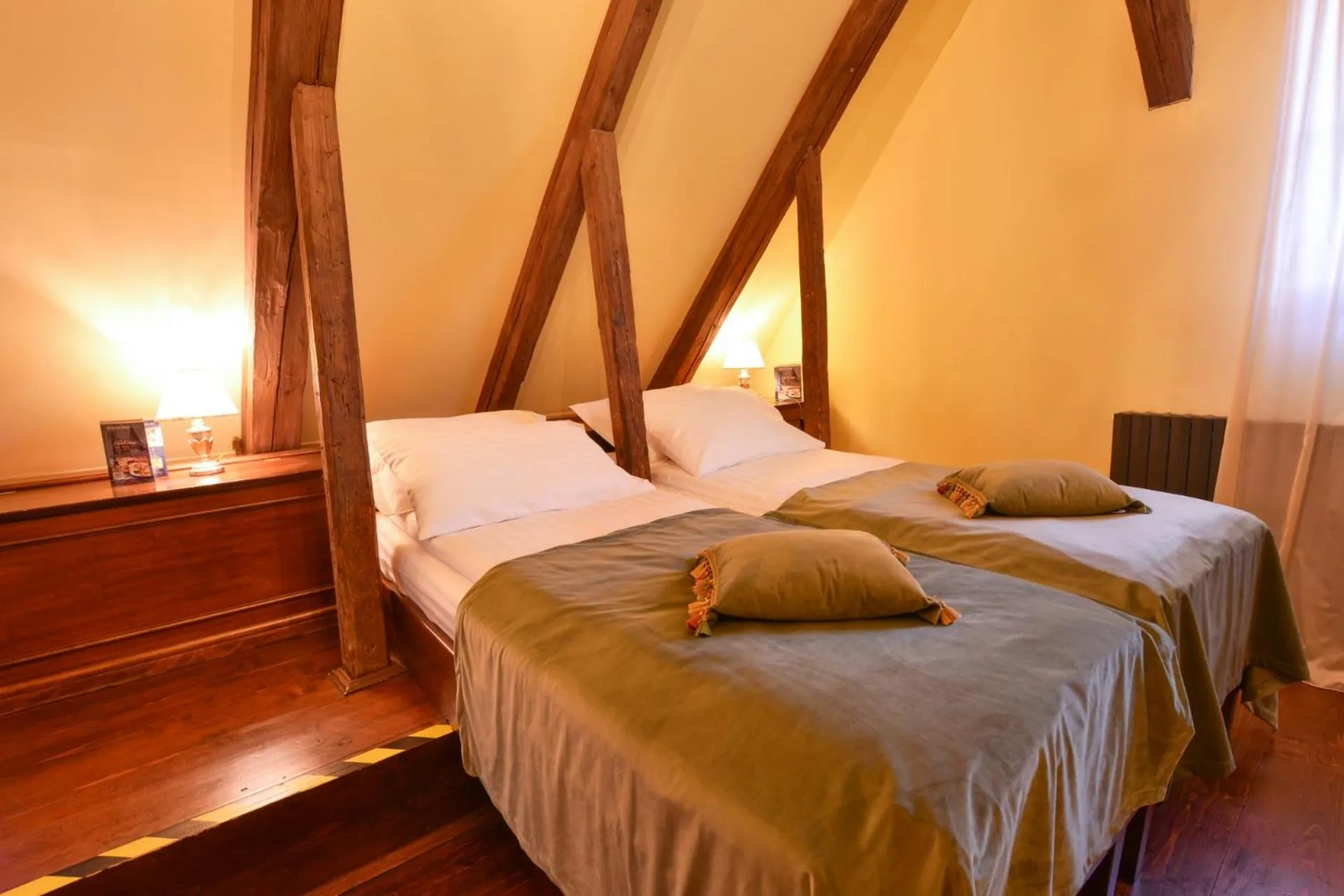 Bed in Casa Georgius Krauss Sighisoara