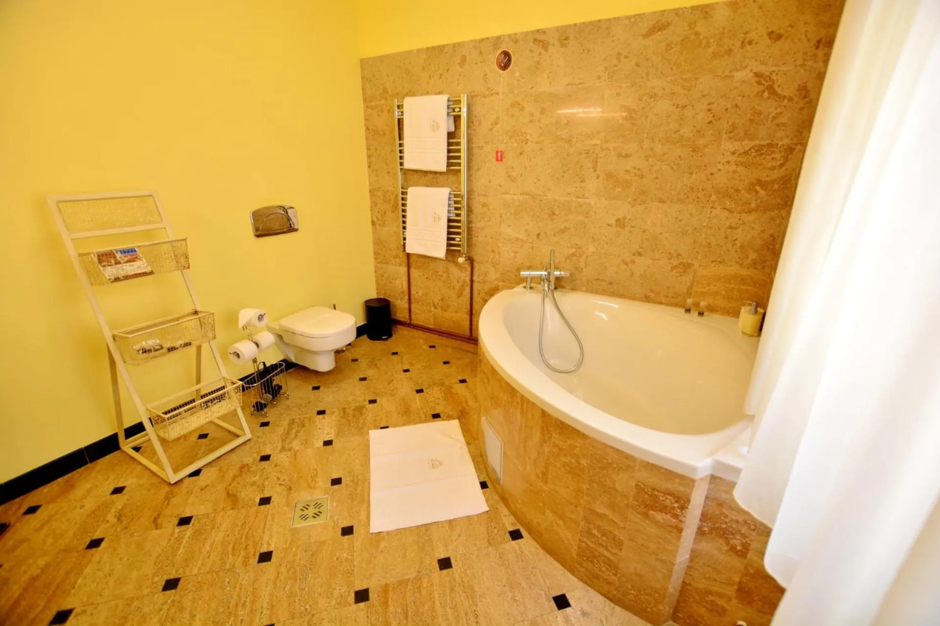 Bathroom in Casa Georgius Krauss Sighisoara