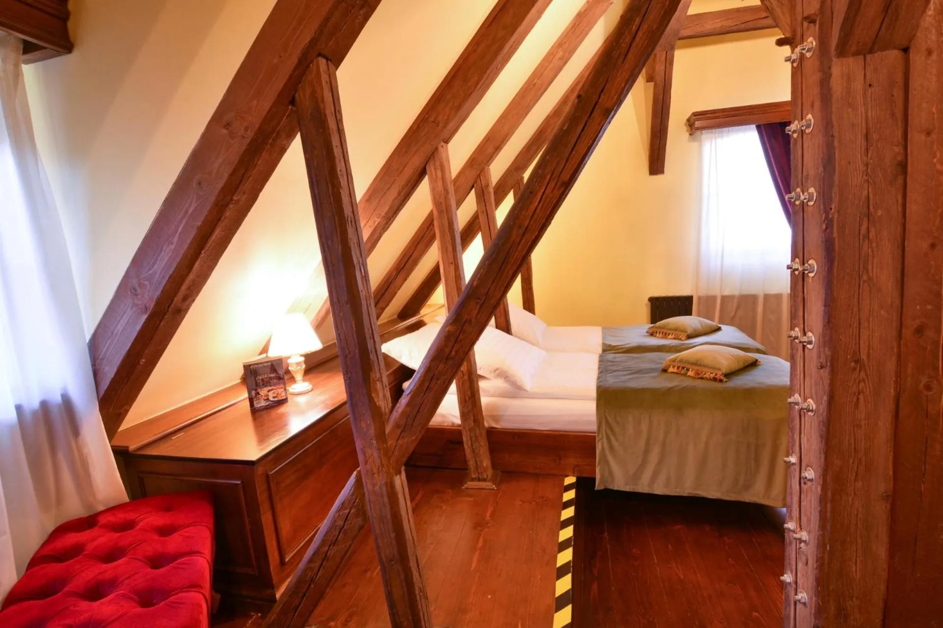 Photo of the whole room, Bed in Casa Georgius Krauss Sighisoara