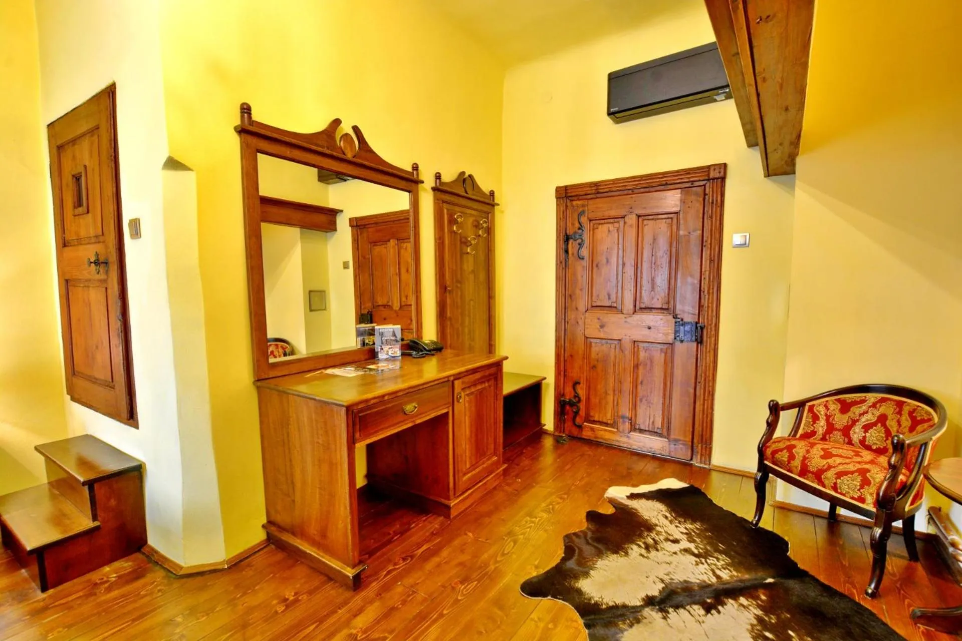 Photo of the whole room in Casa Georgius Krauss Sighisoara