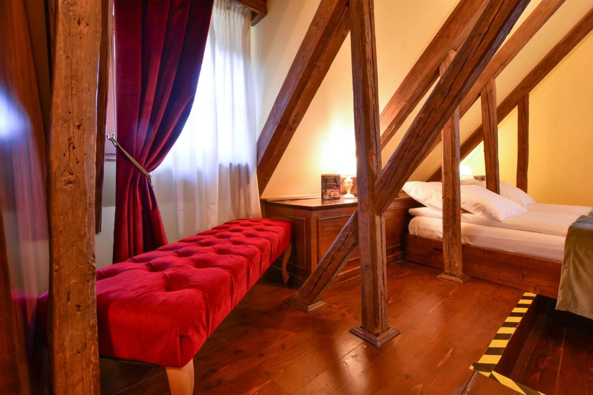 Photo of the whole room, Bed in Casa Georgius Krauss Sighisoara