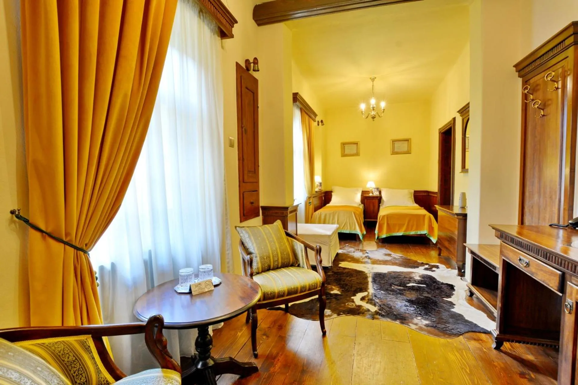 Photo of the whole room in Casa Georgius Krauss Sighisoara