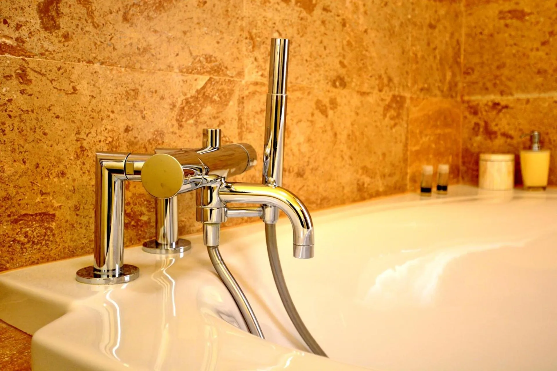 Bath in Casa Georgius Krauss Sighisoara