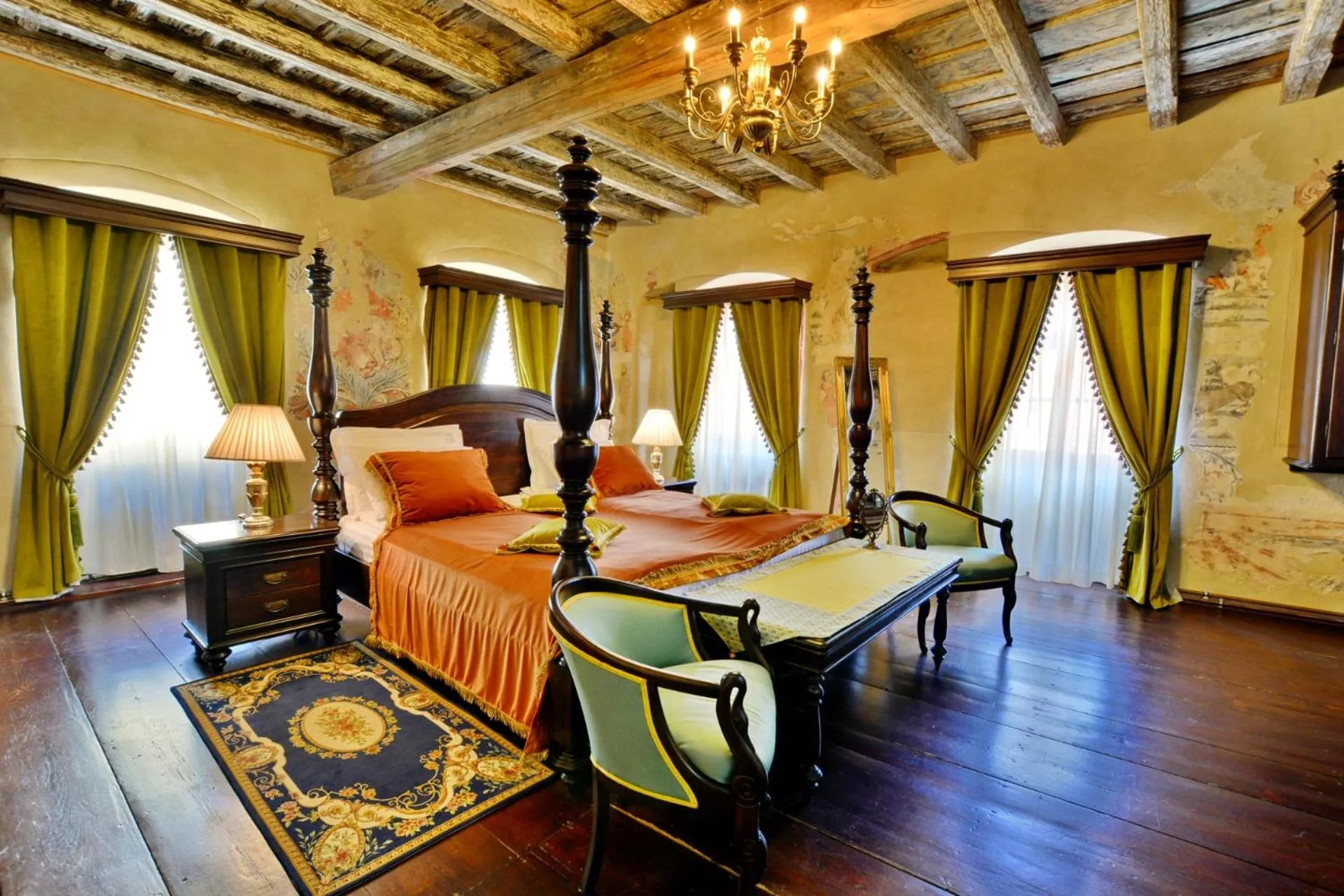 Photo of the whole room, Bed in Casa Georgius Krauss Sighisoara
