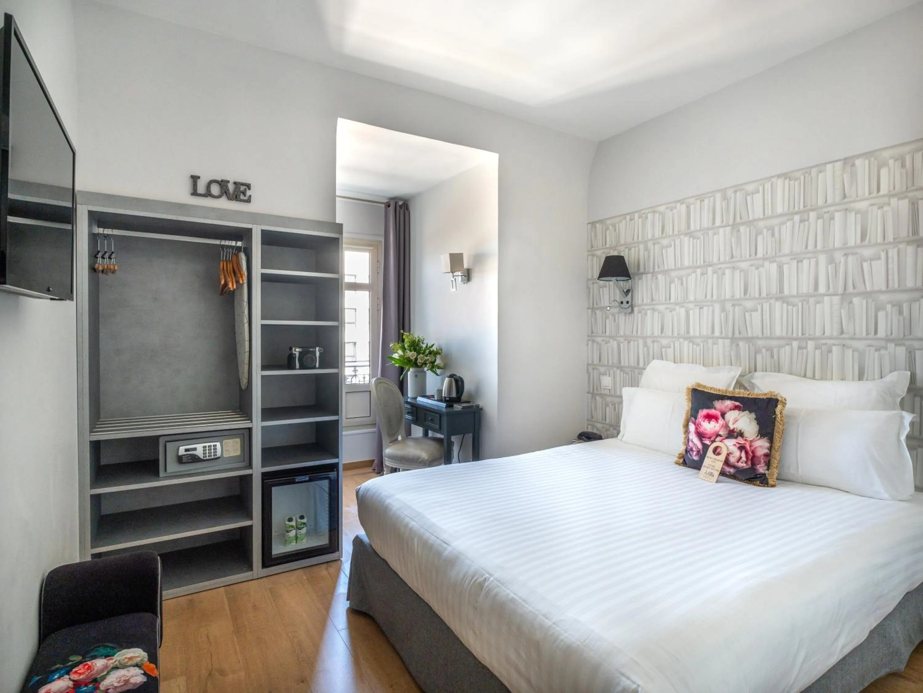 Bedroom, Bed in Hotel La Villa Nice Victor Hugo