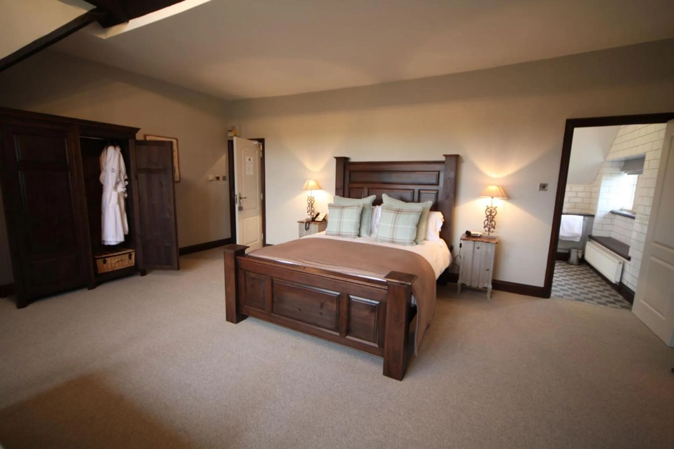 Photo of the whole room, Bed in Weston Hall