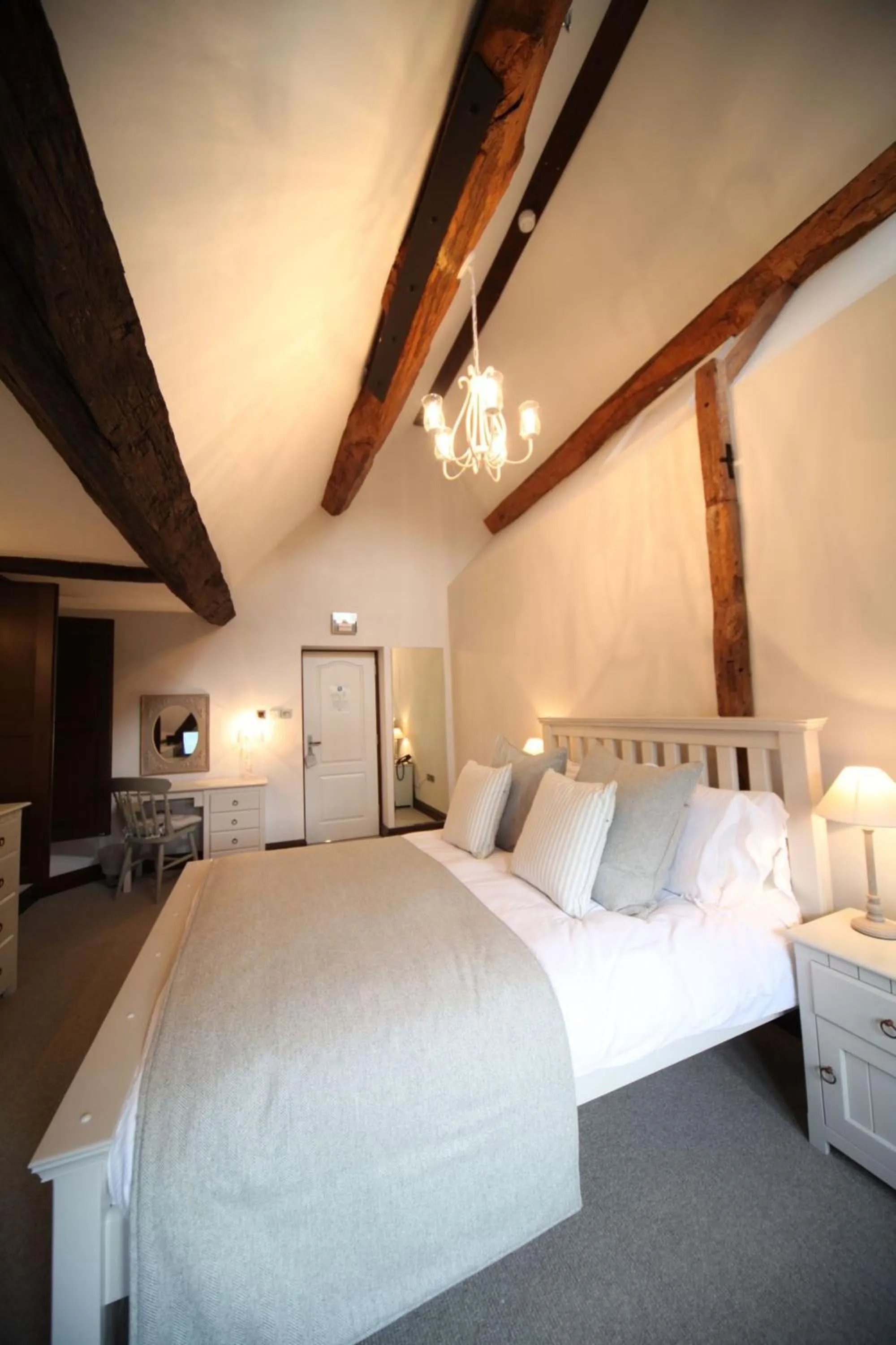 Photo of the whole room, Bed in Weston Hall