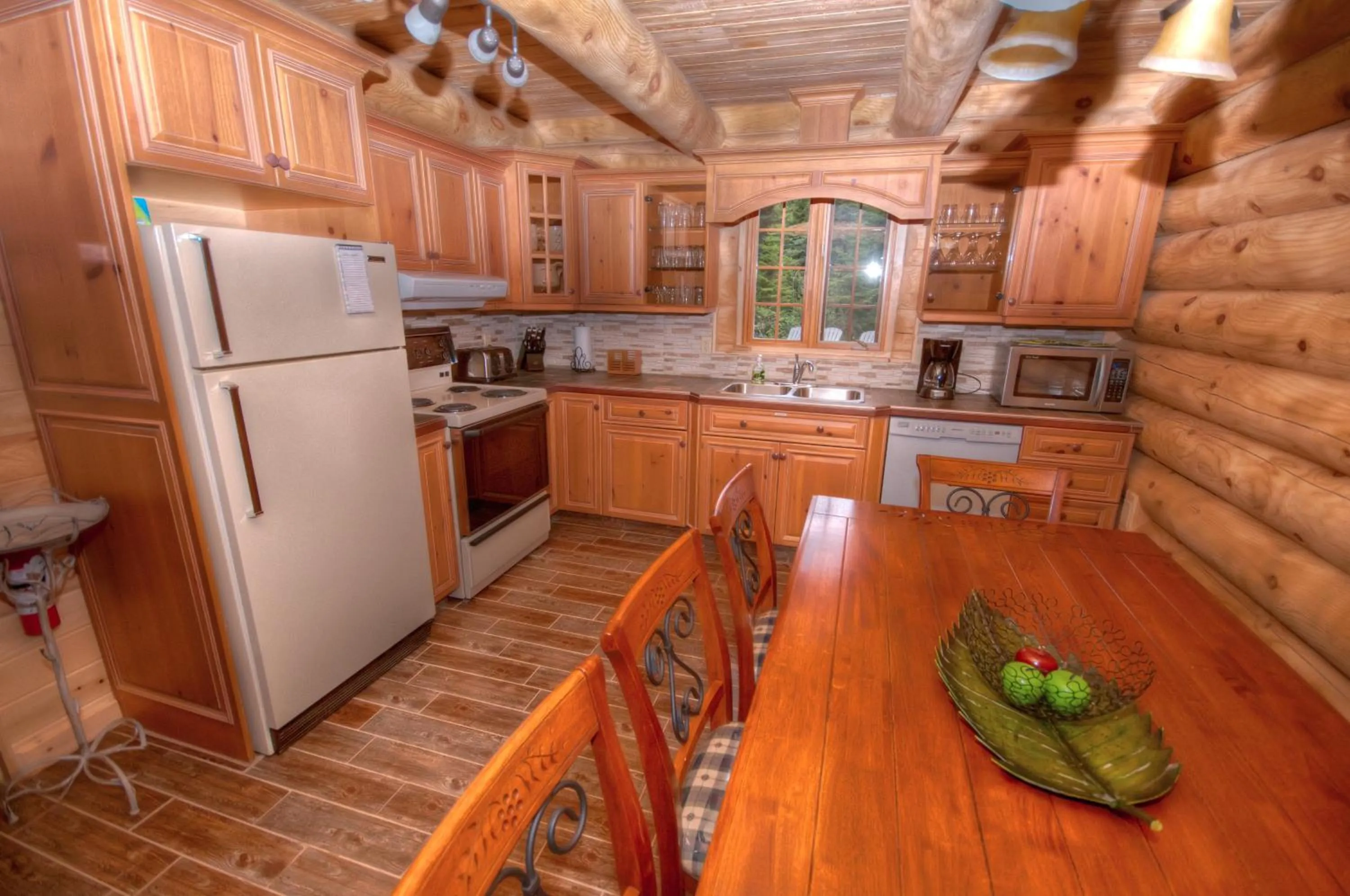 Dining area in Le Chalet Le Bois Rond Des Ruisseaux
