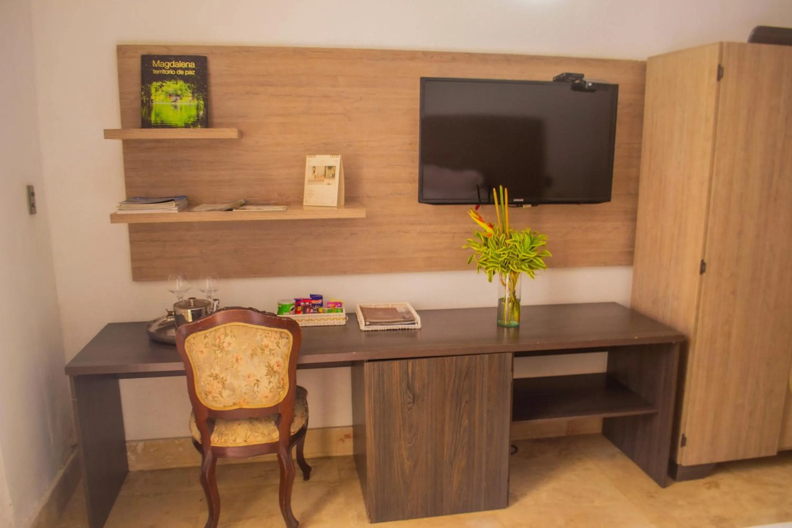 Library in Hotel Boutique Don Pepe