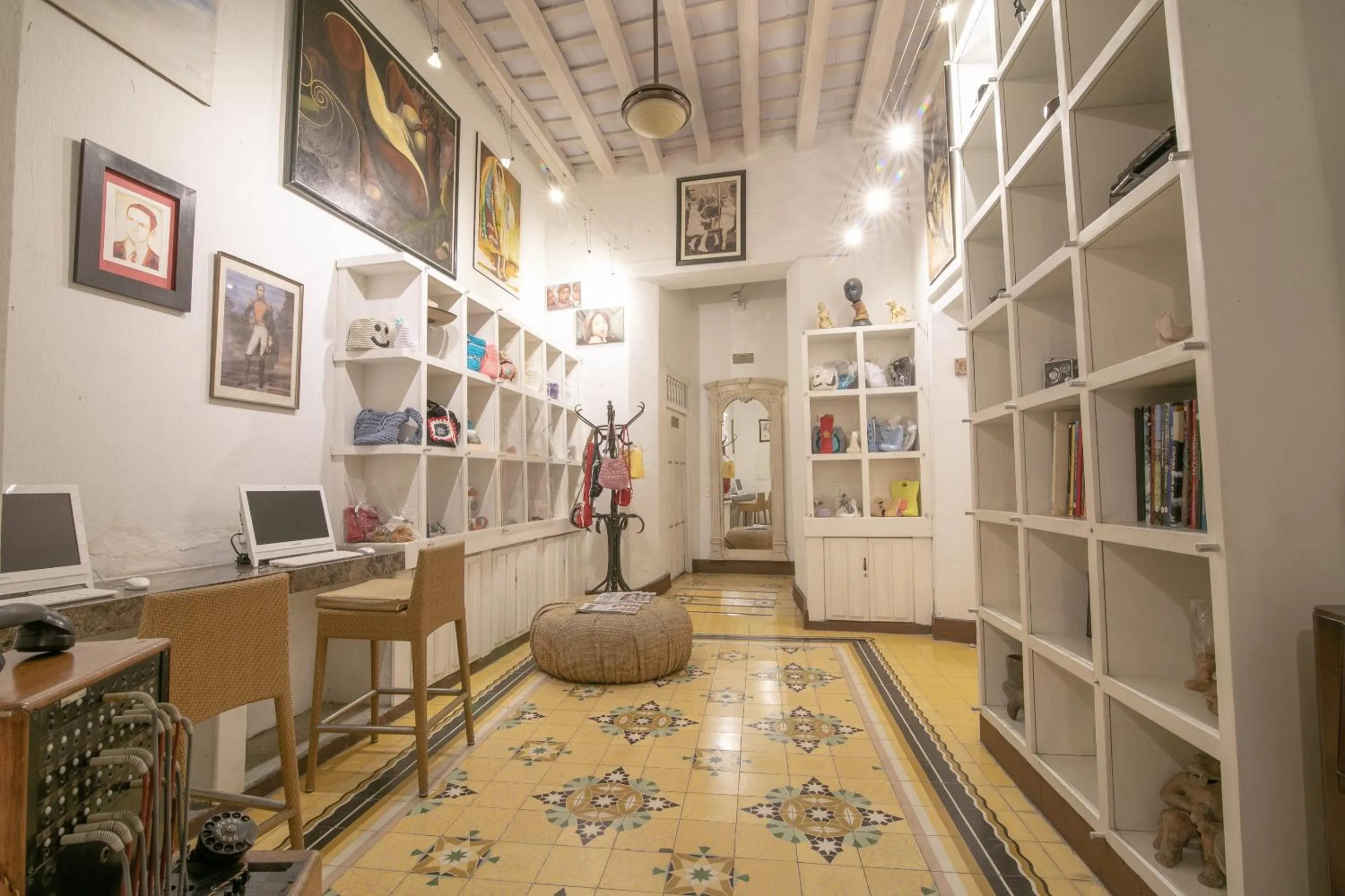 Library in Hotel Boutique Don Pepe