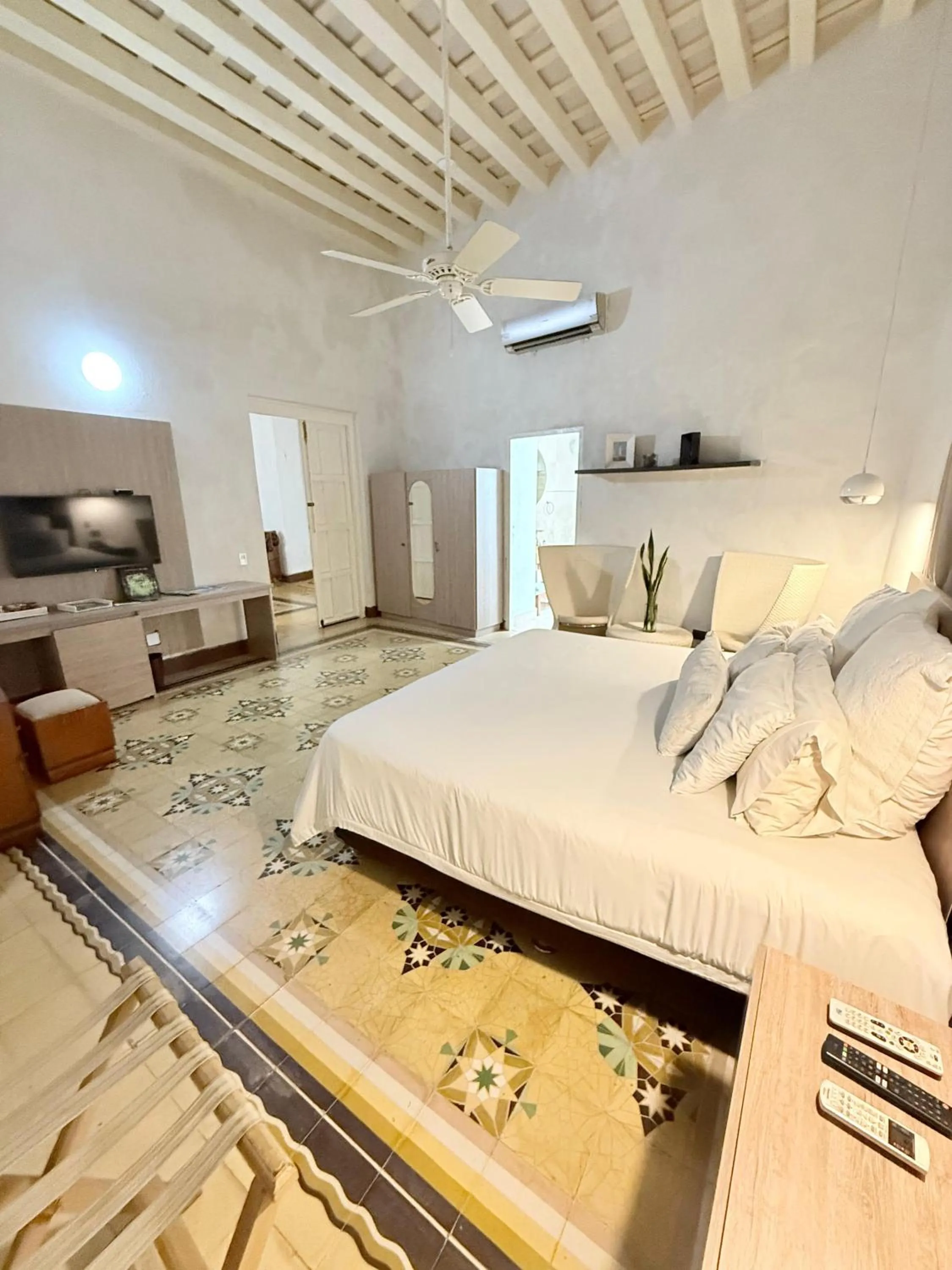 Living room, Bed in Hotel Boutique Don Pepe