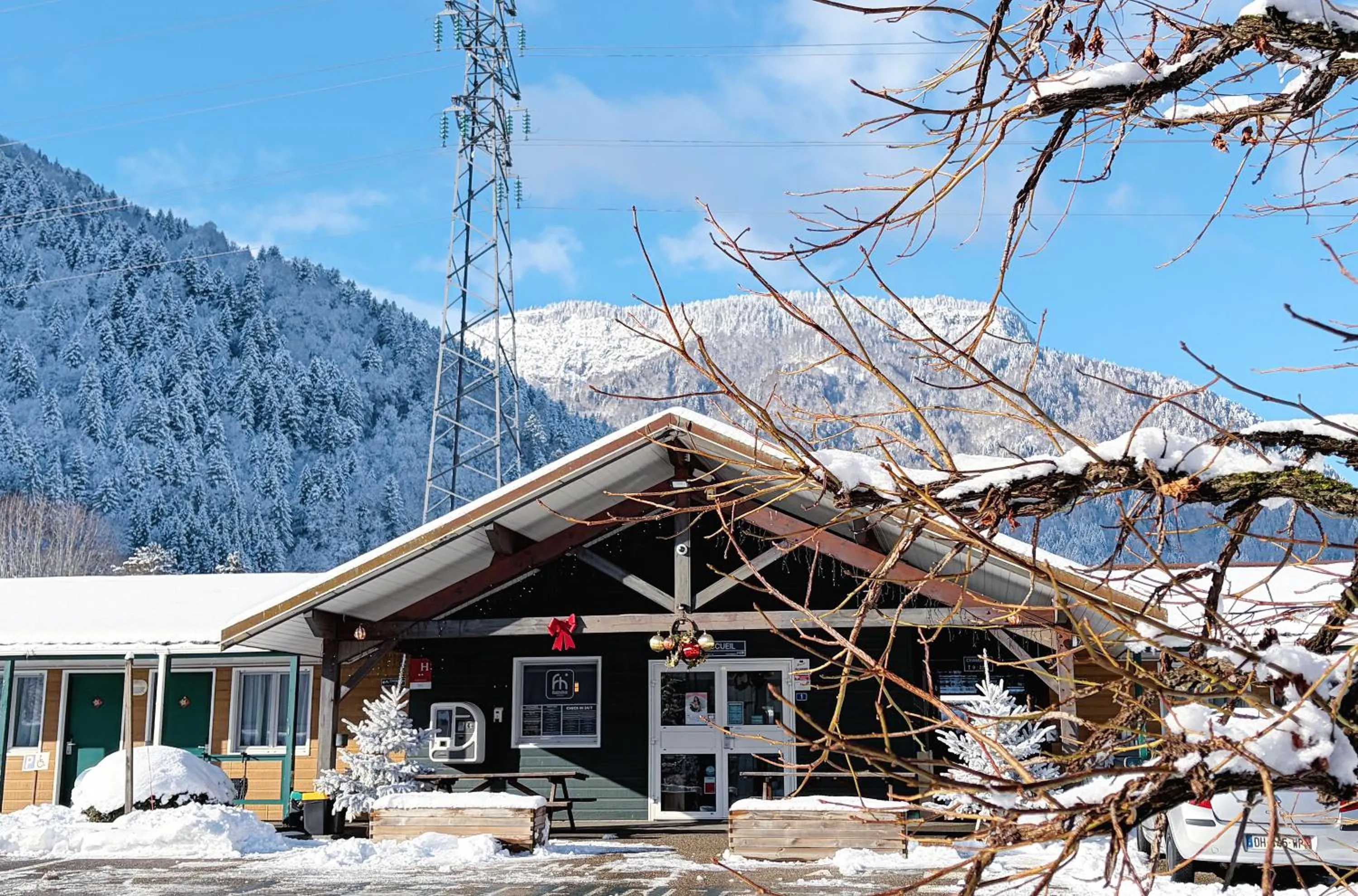 Property building in Fasthotel Thones