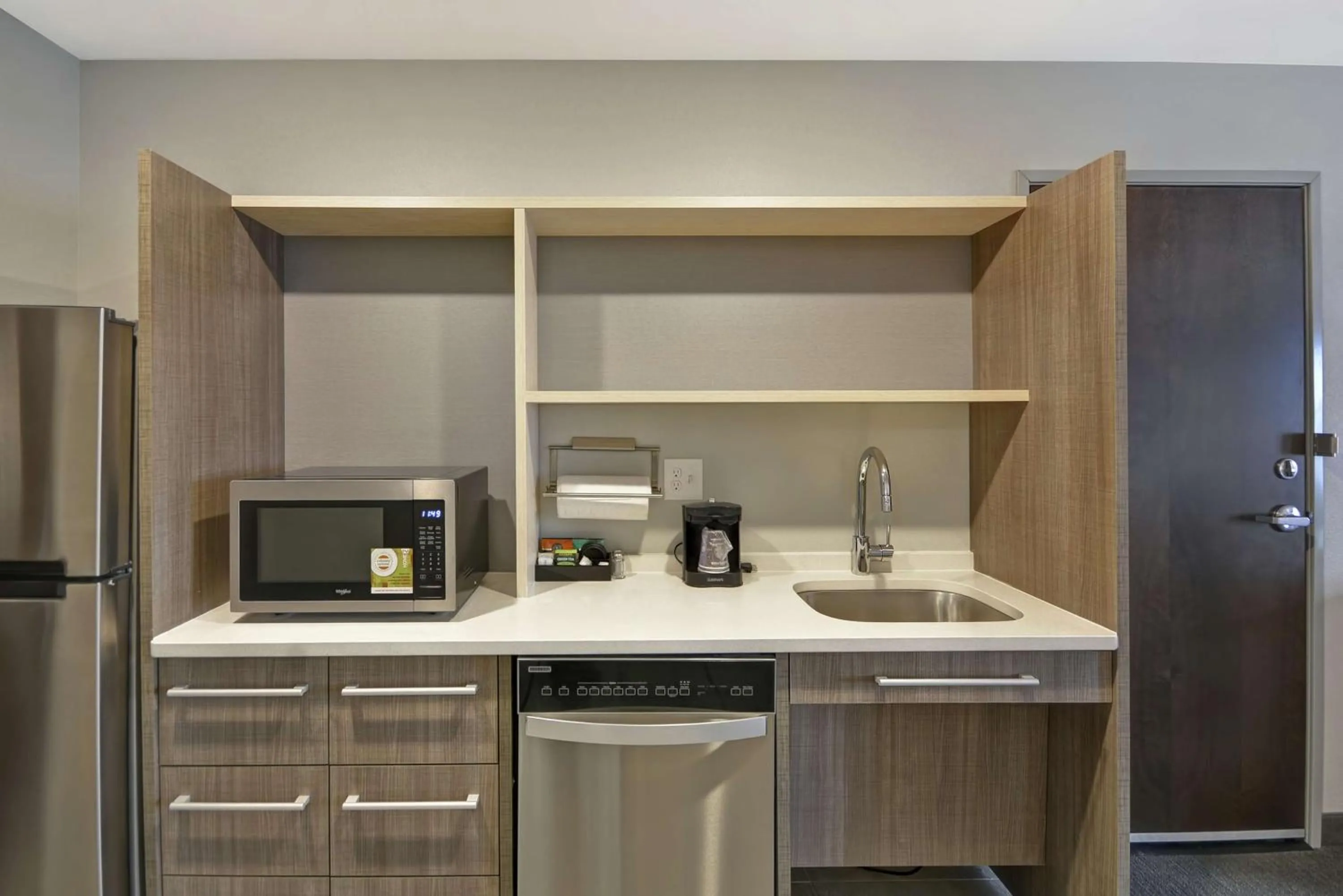 Kitchen or kitchenette in Home2 Suites By Hilton Grand Rapids North