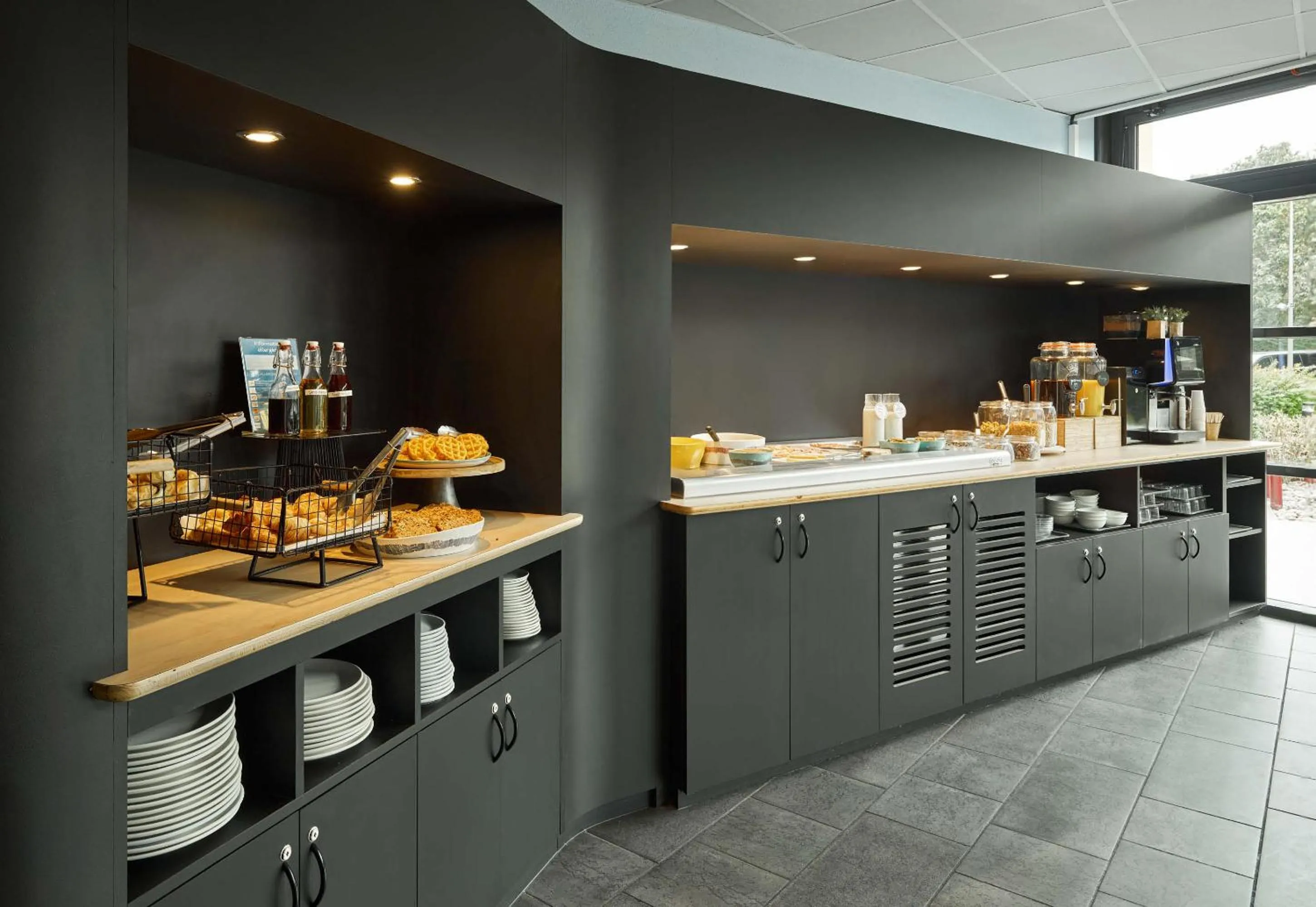 Buffet breakfast in B&B HOTEL Paris Grand Roissy CDG Aéroport 4 étoiles