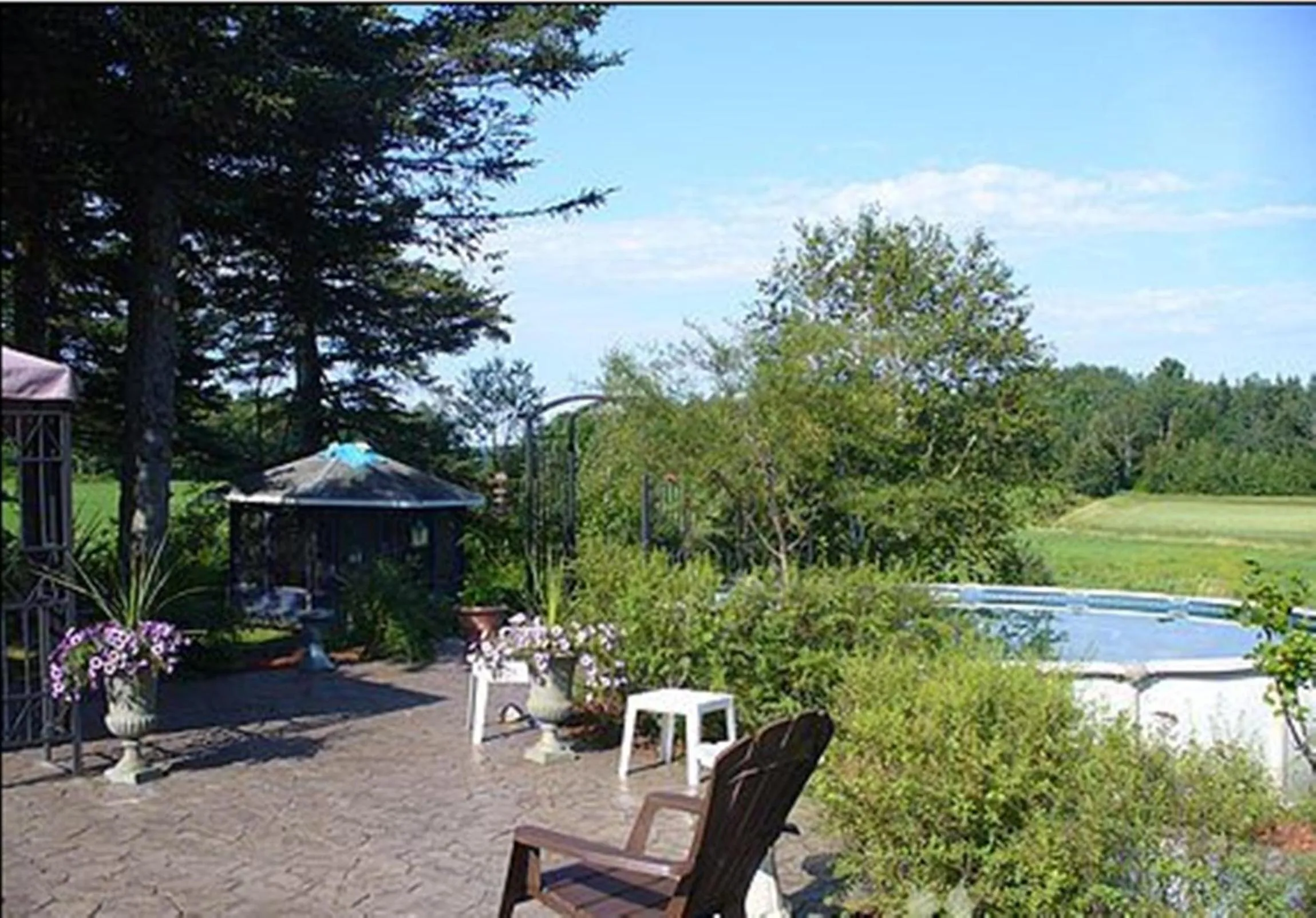 Patio in Gîte Le Grandelinois