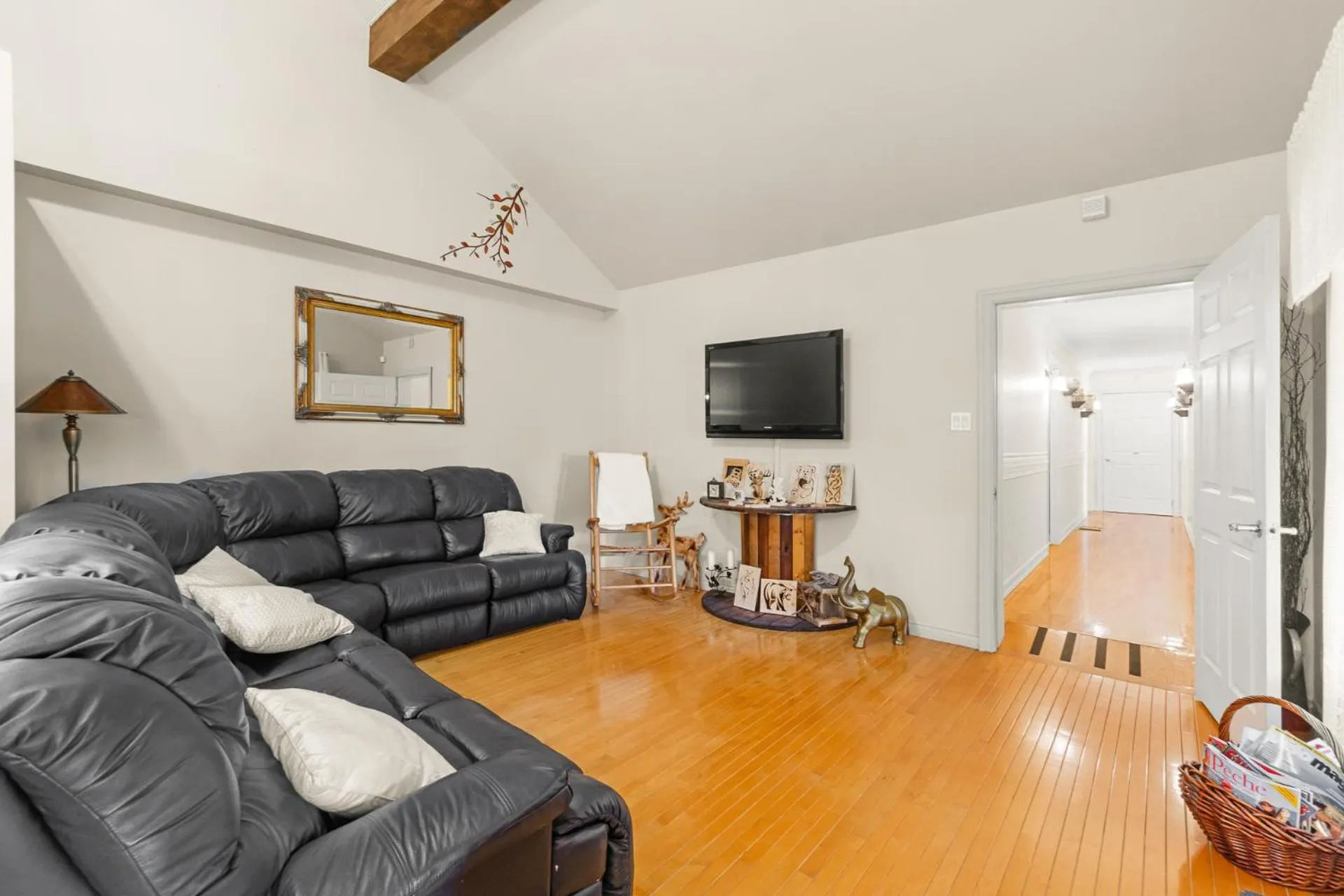 Communal lounge/ TV room in Gîte Le Grandelinois