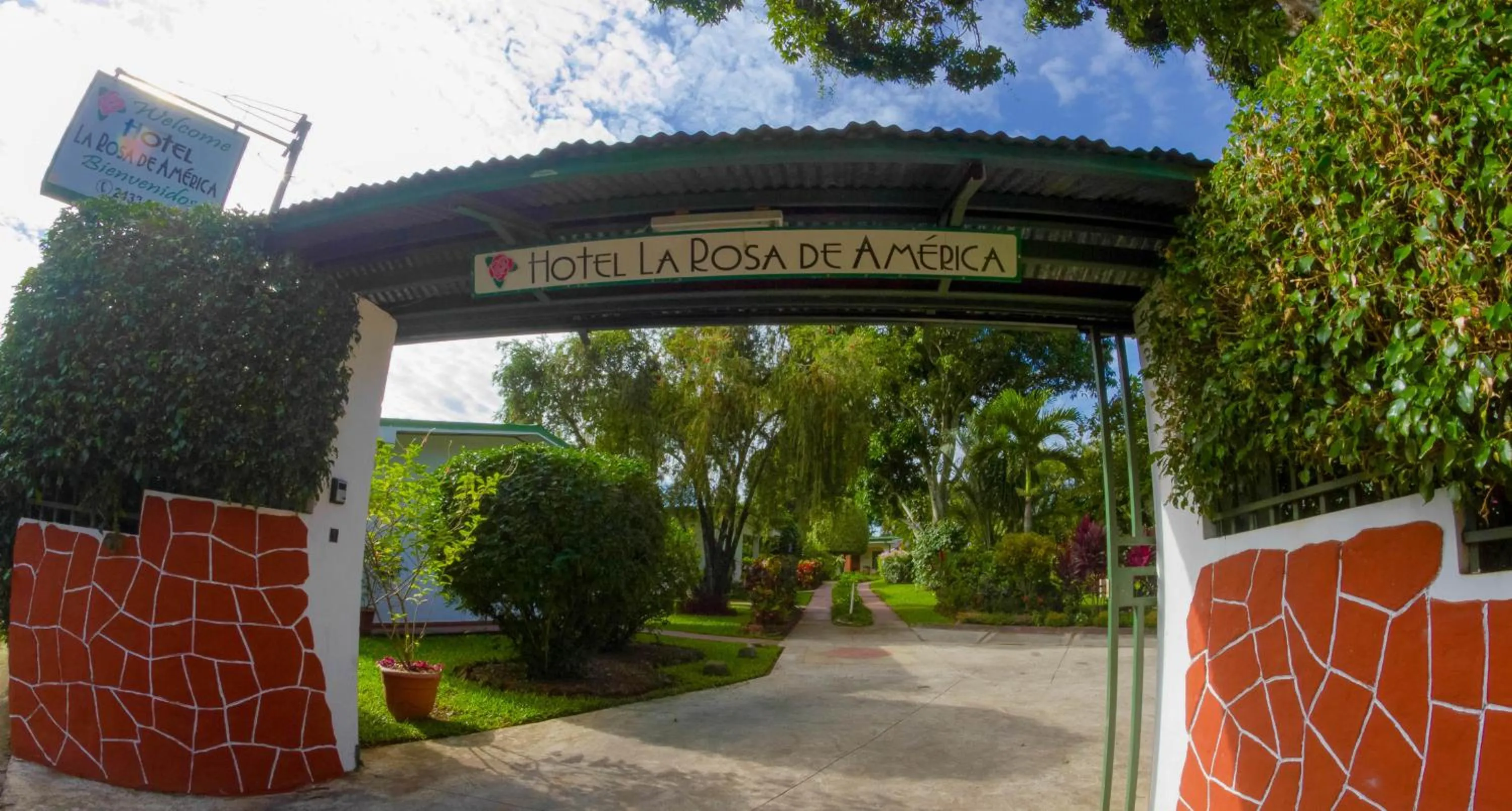 Facade/entrance in Hotel La Rosa de America
