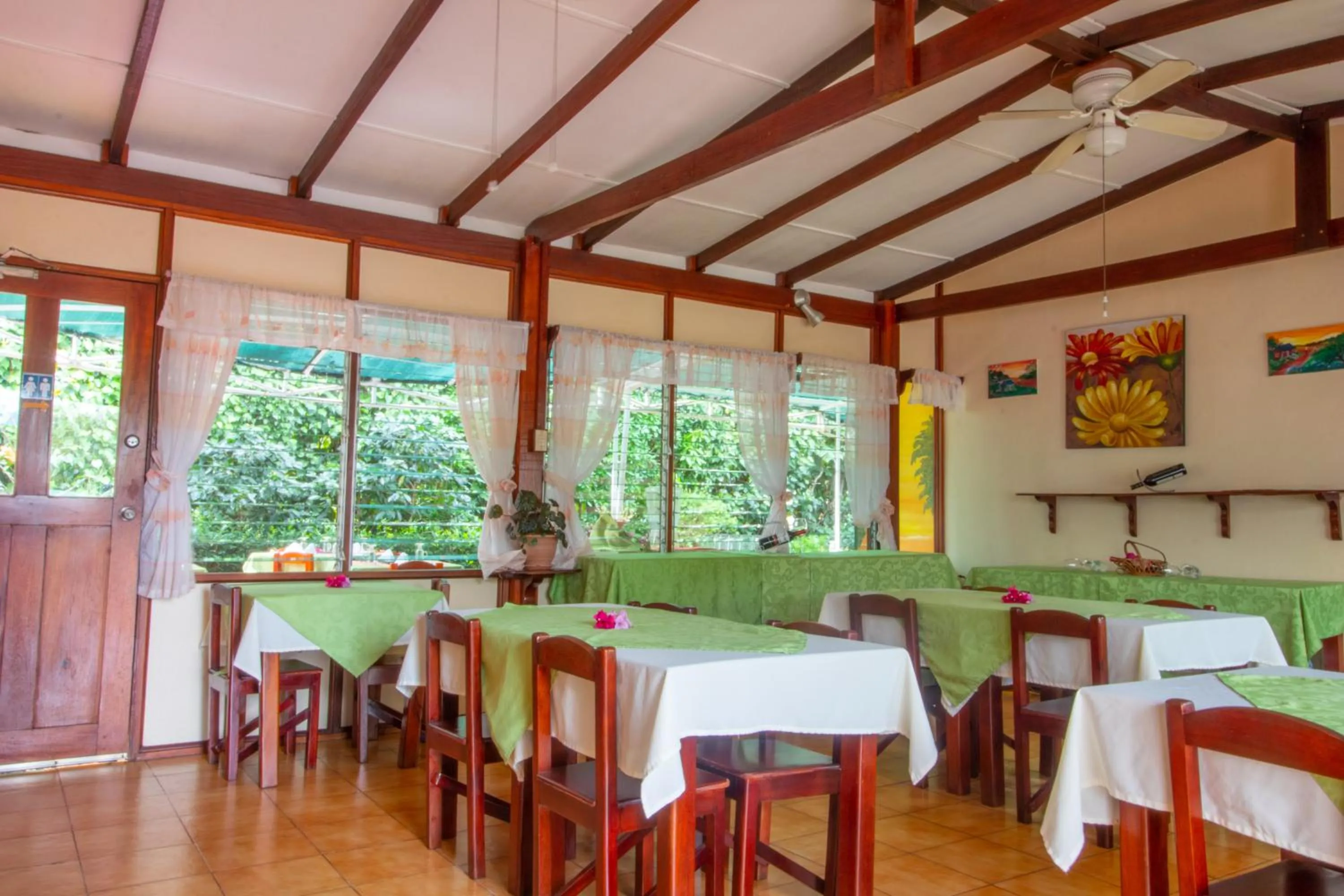 Restaurant/places to eat in Hotel La Rosa de America