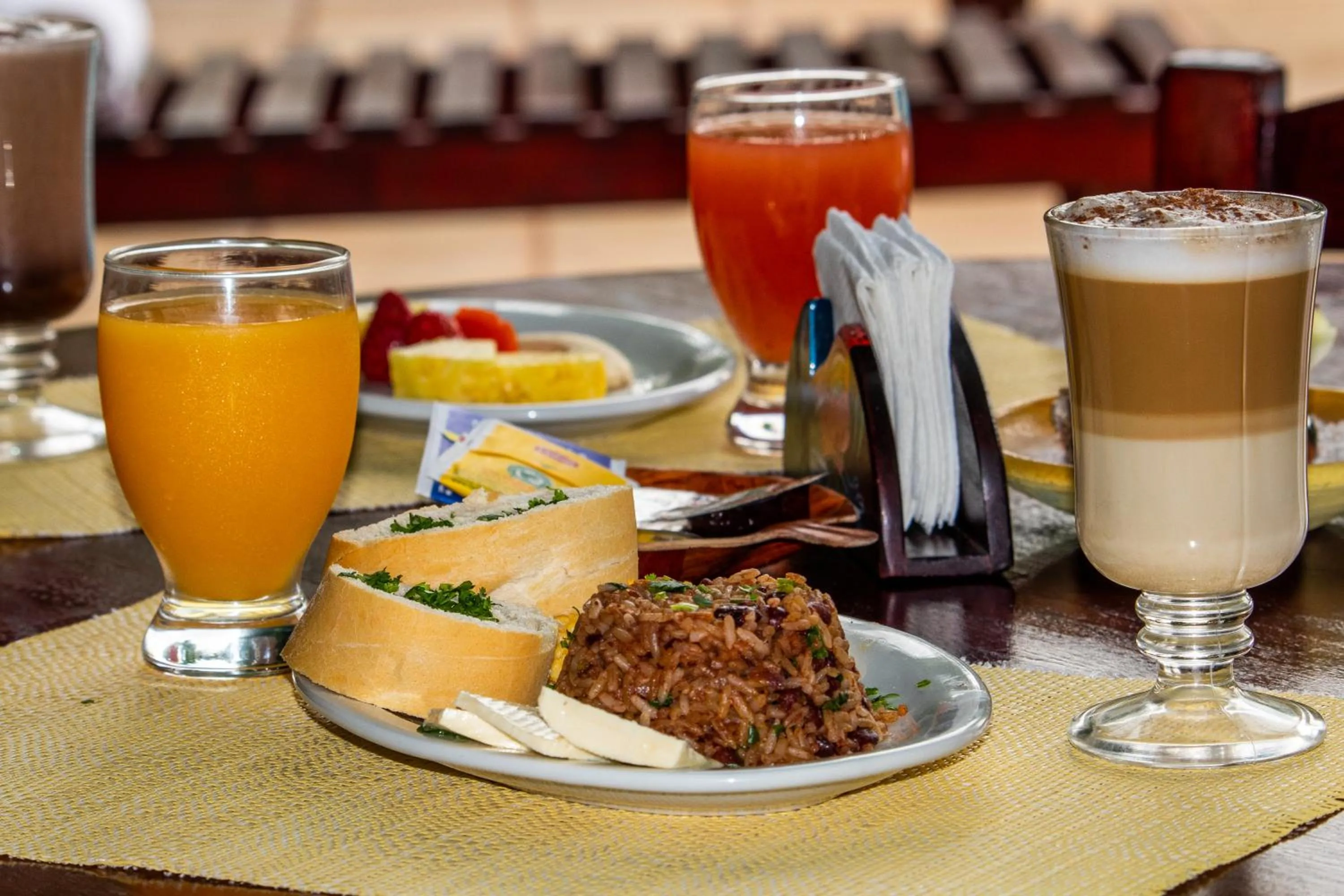 Food and drinks in Hotel La Rosa de America