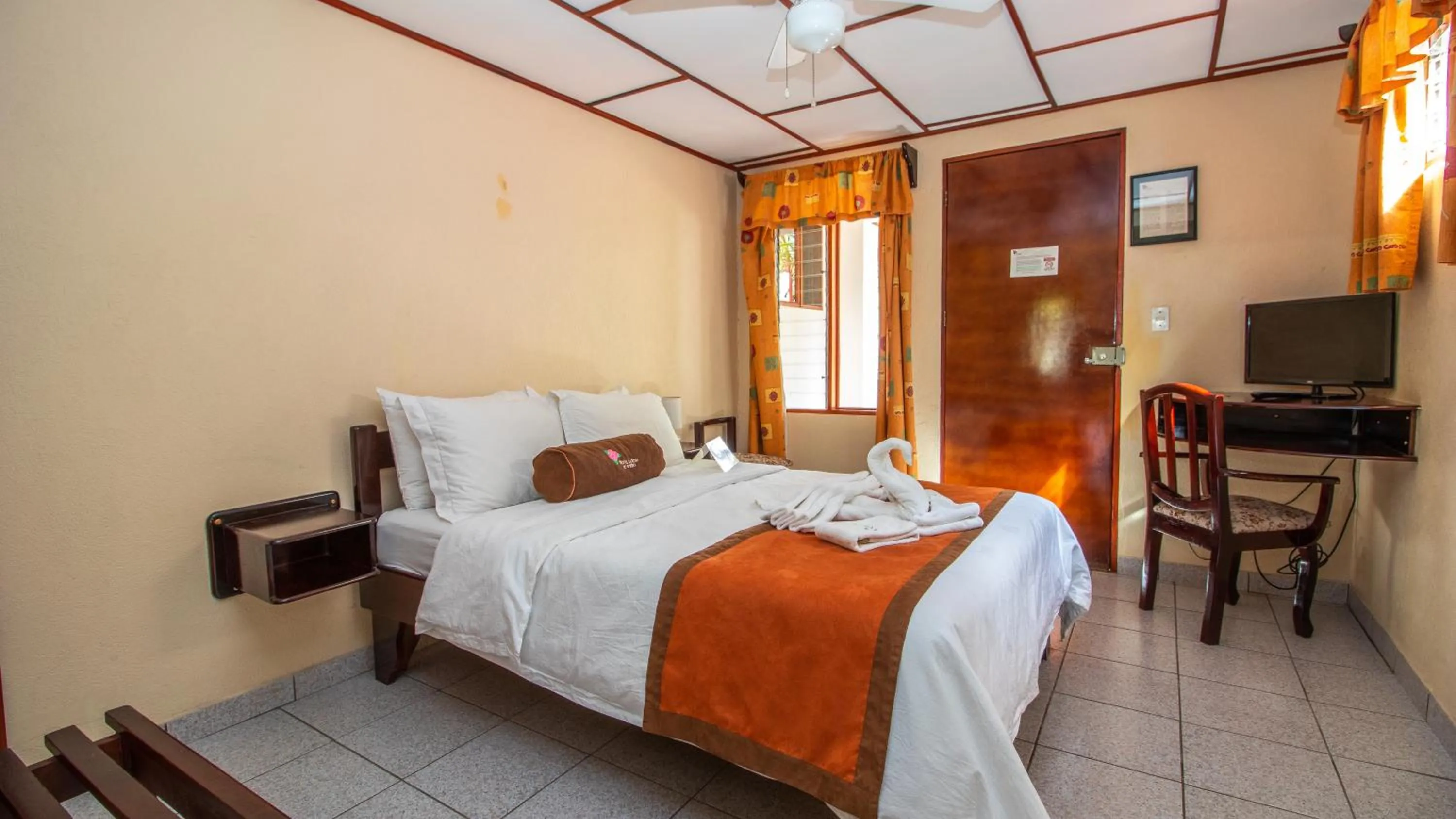 Photo of the whole room, Bed in Hotel La Rosa de America