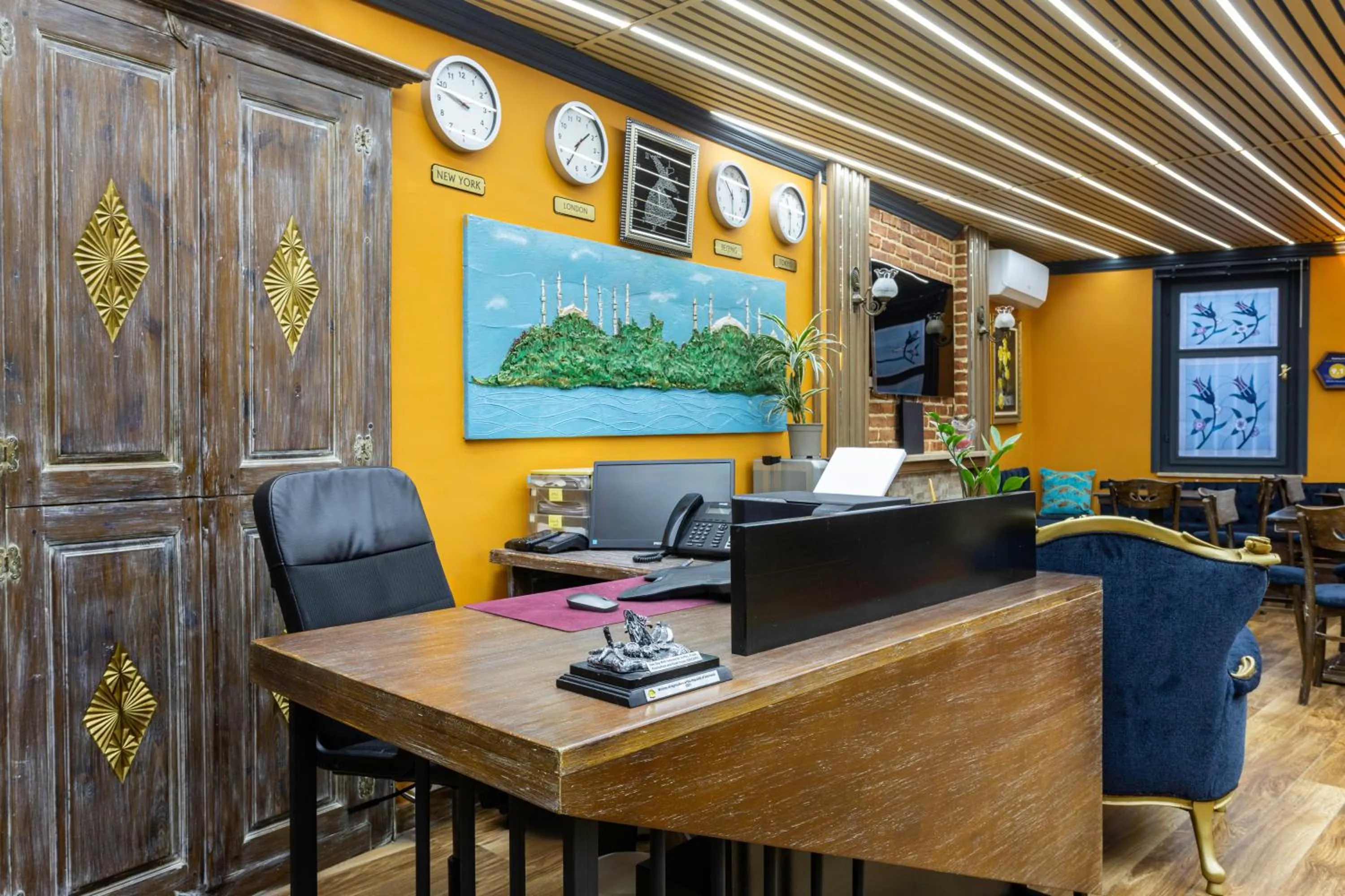 Lobby or reception in Wonder Wood Hotel